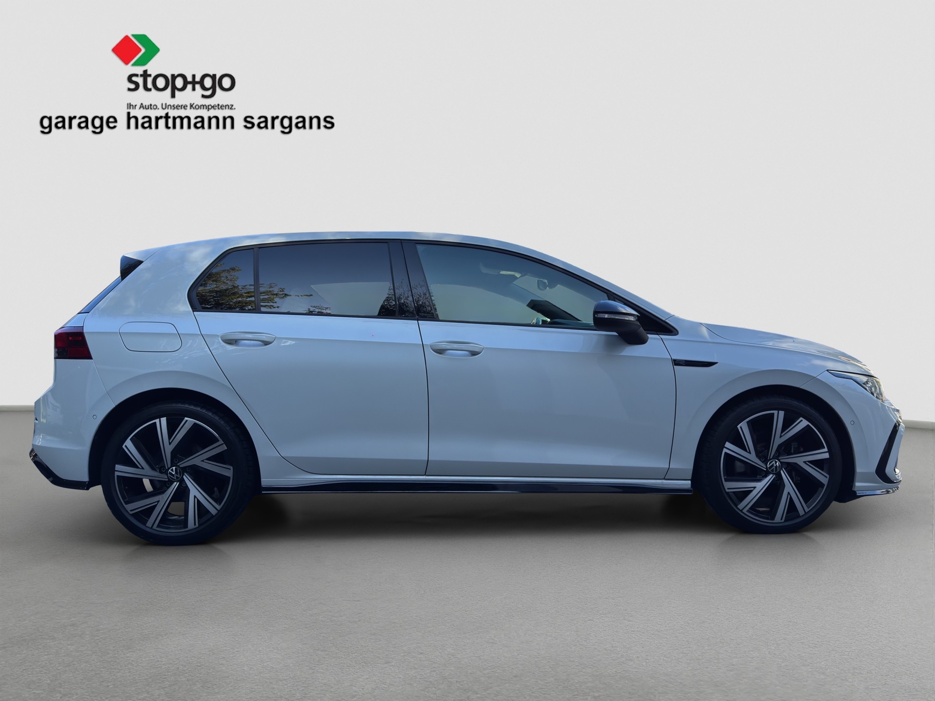 VW Golf 2.0 TDI R-Line DSG 4Motion-image-4