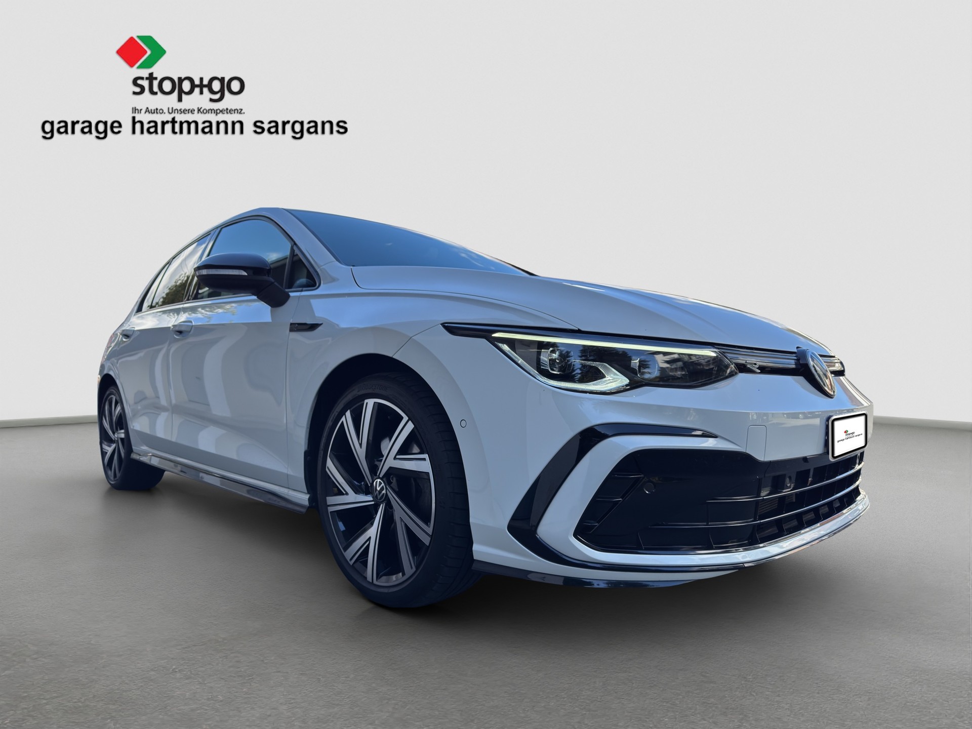 VW Golf 2.0 TDI R-Line DSG 4Motion-image-1