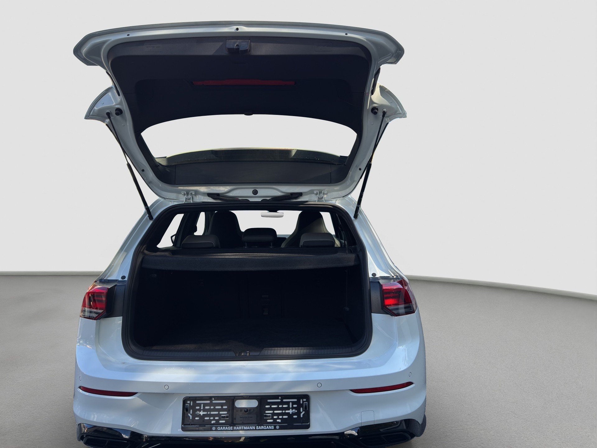 VW Golf 2.0 TDI R-Line DSG 4Motion-image-9
