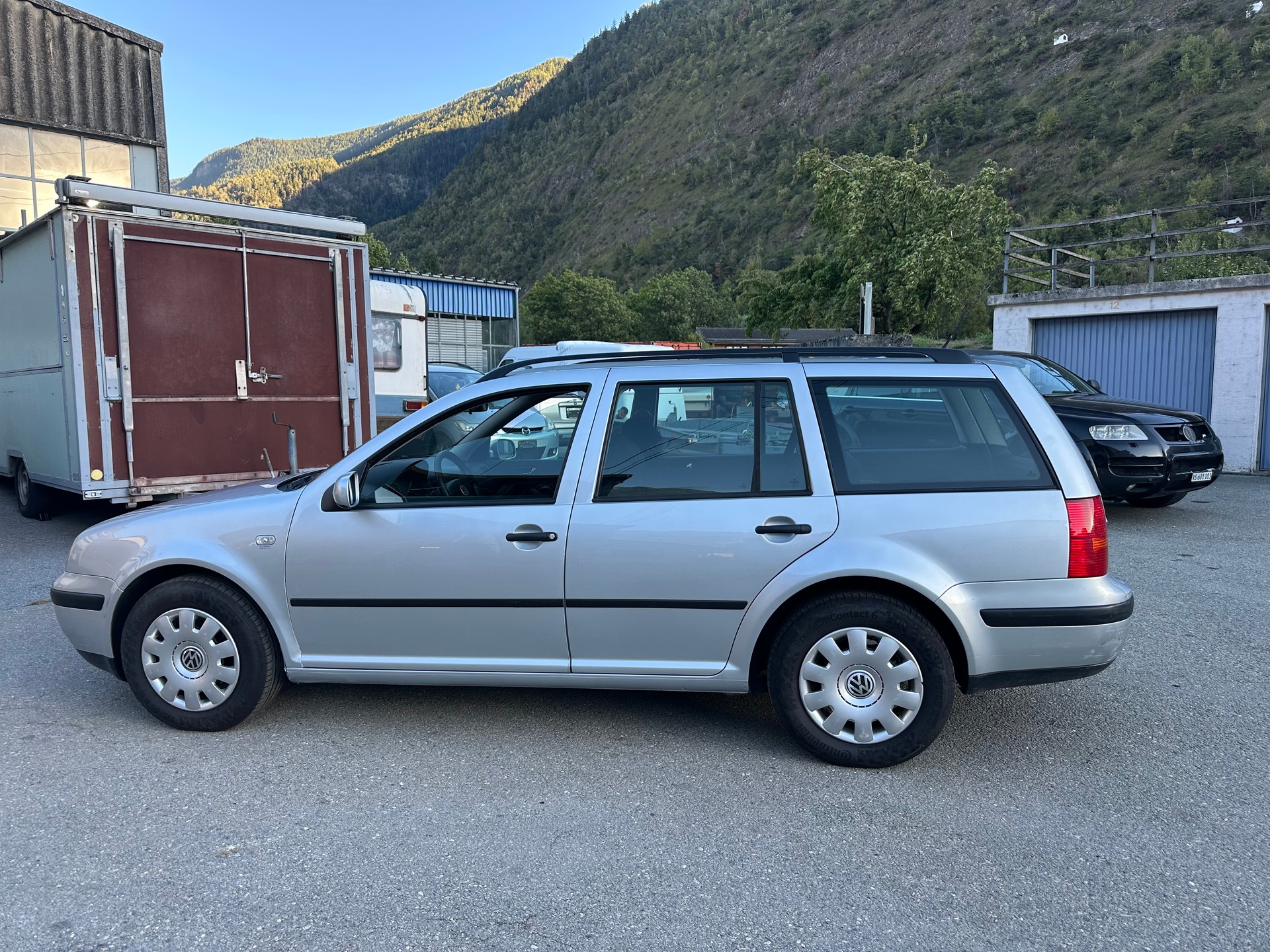 VW Golf Variant 2.0 Comfortline Generation 4Motion-image-5