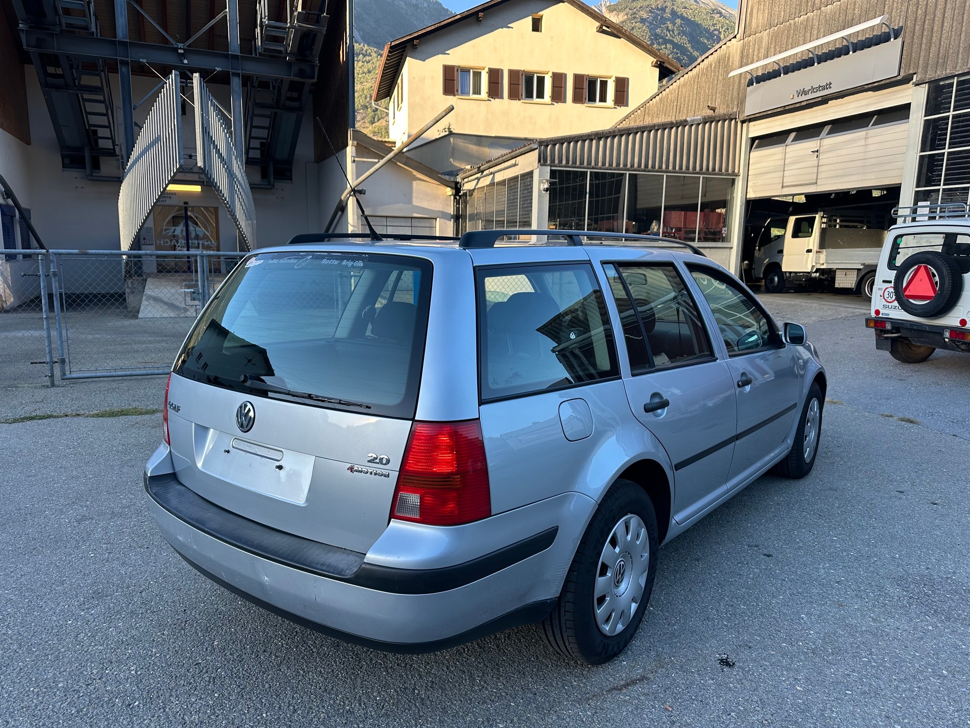 VW Golf Variant 2.0 Comfortline Generation 4Motion-image-6
