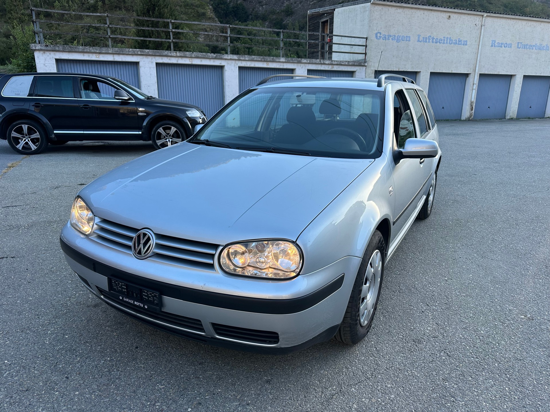 VW Golf Variant 2.0 Comfortline Generation 4Motion-image-1