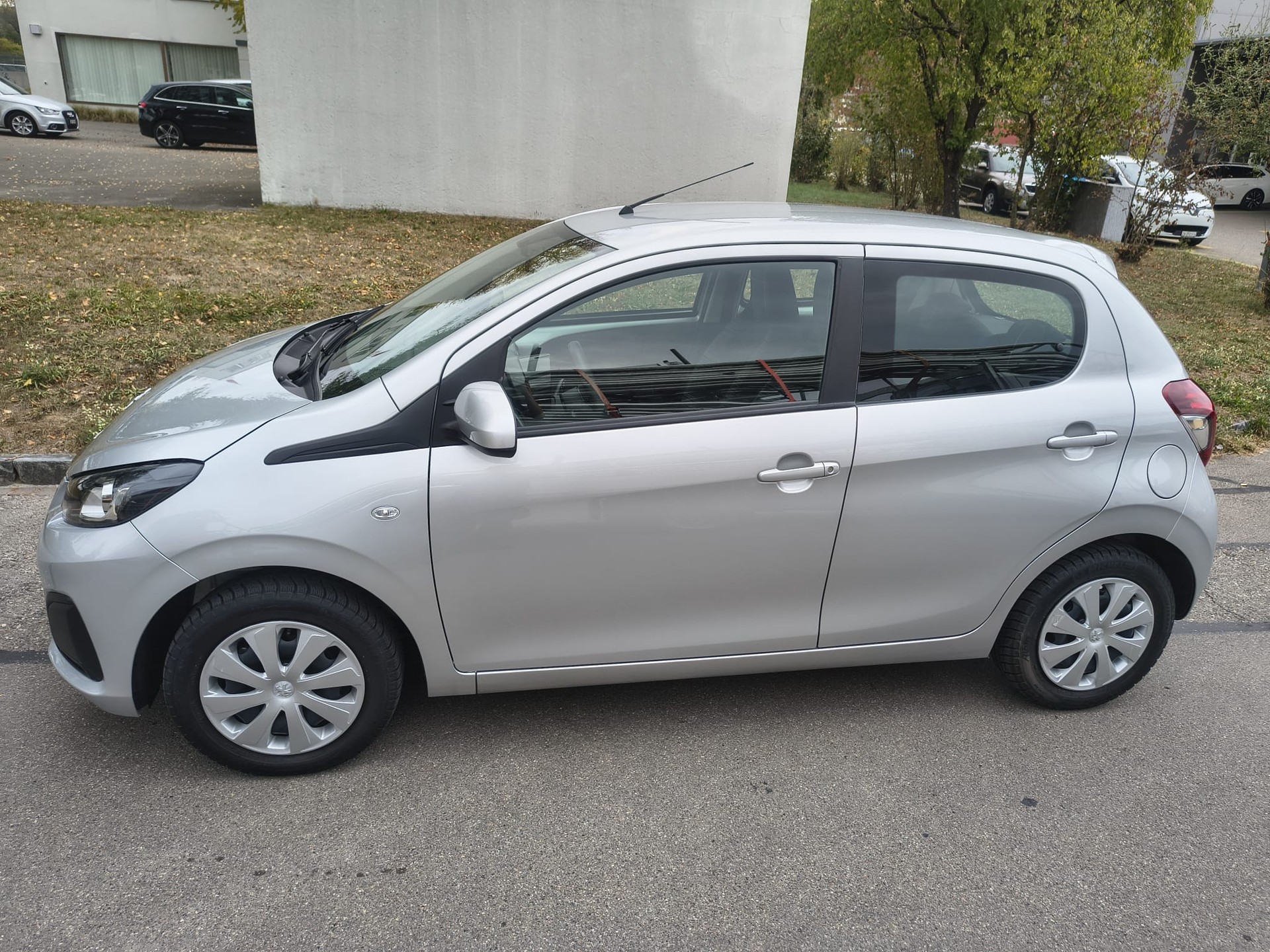PEUGEOT 108 1.0 VTi Envy-image-3