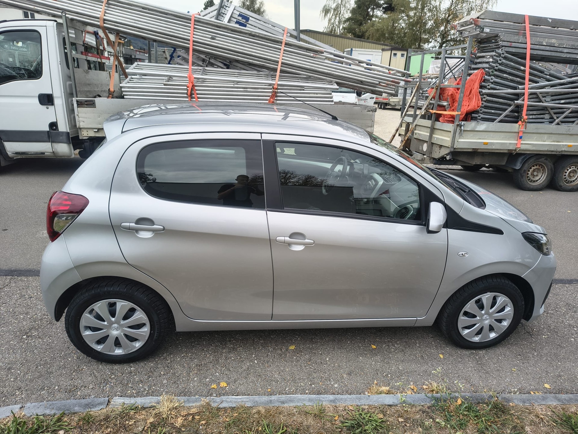 PEUGEOT 108 1.0 VTi Envy-image-2