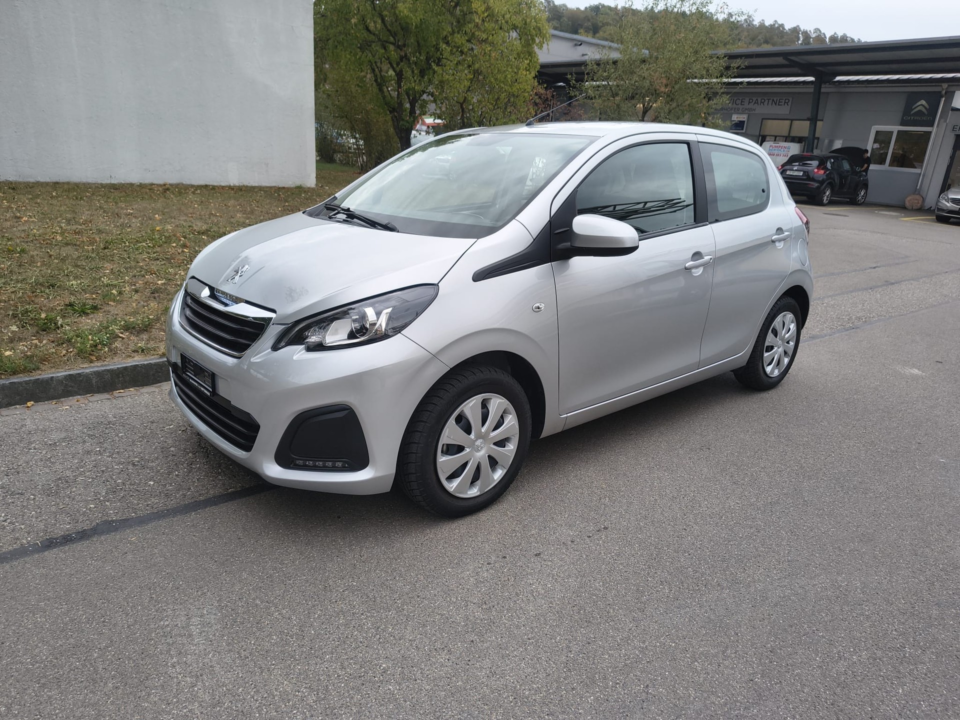 PEUGEOT 108 1.0 VTi Envy-image-0