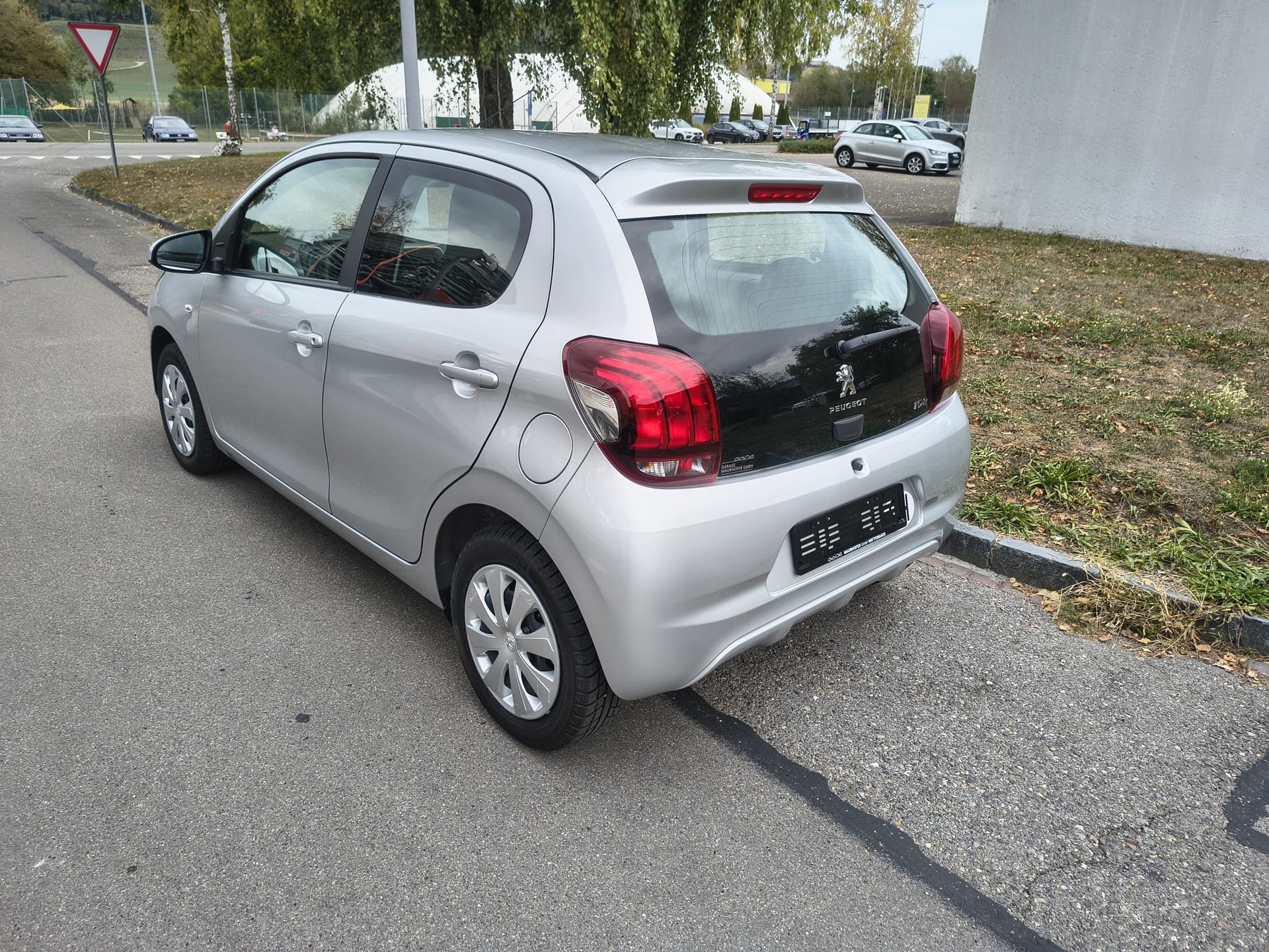 PEUGEOT 108 1.0 VTi Envy-image-4