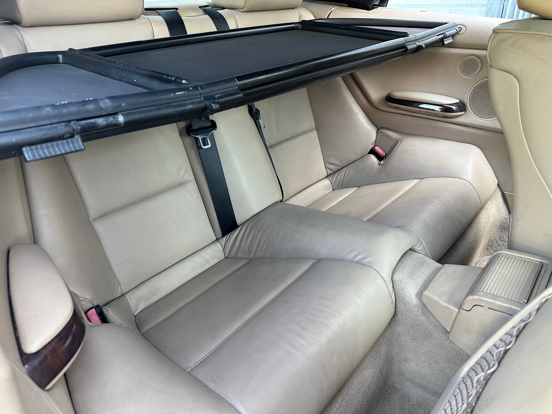 BMW 320Ci Cabriolet-image-10