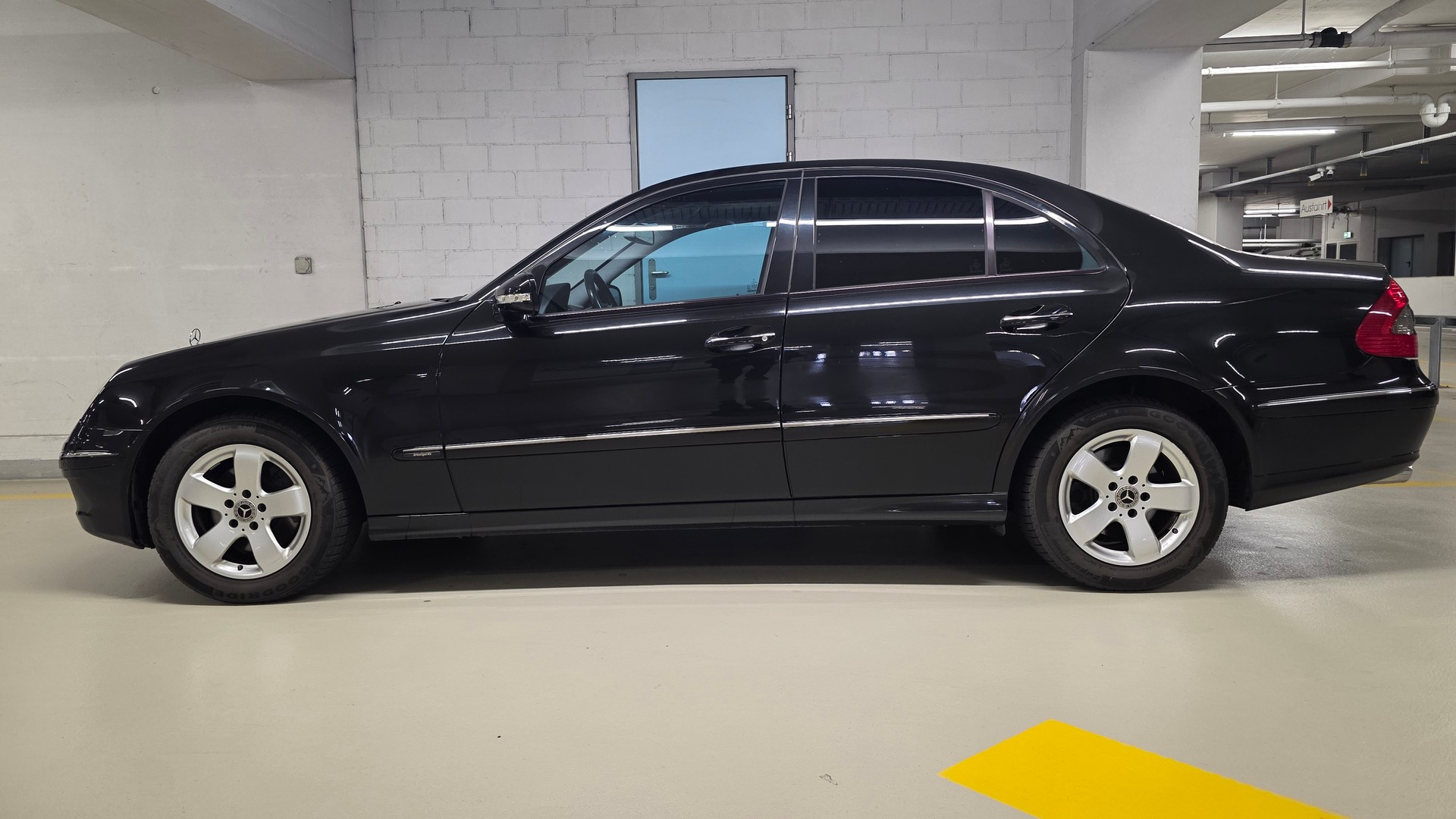 MERCEDES-BENZ E 320 CDI Avantgarde 4Matic Automatic-image-1