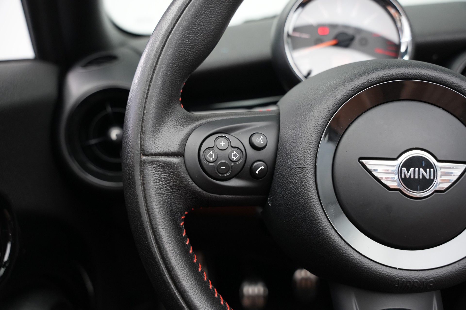MINI Cooper John Cooper Works Cabriolet-image-23