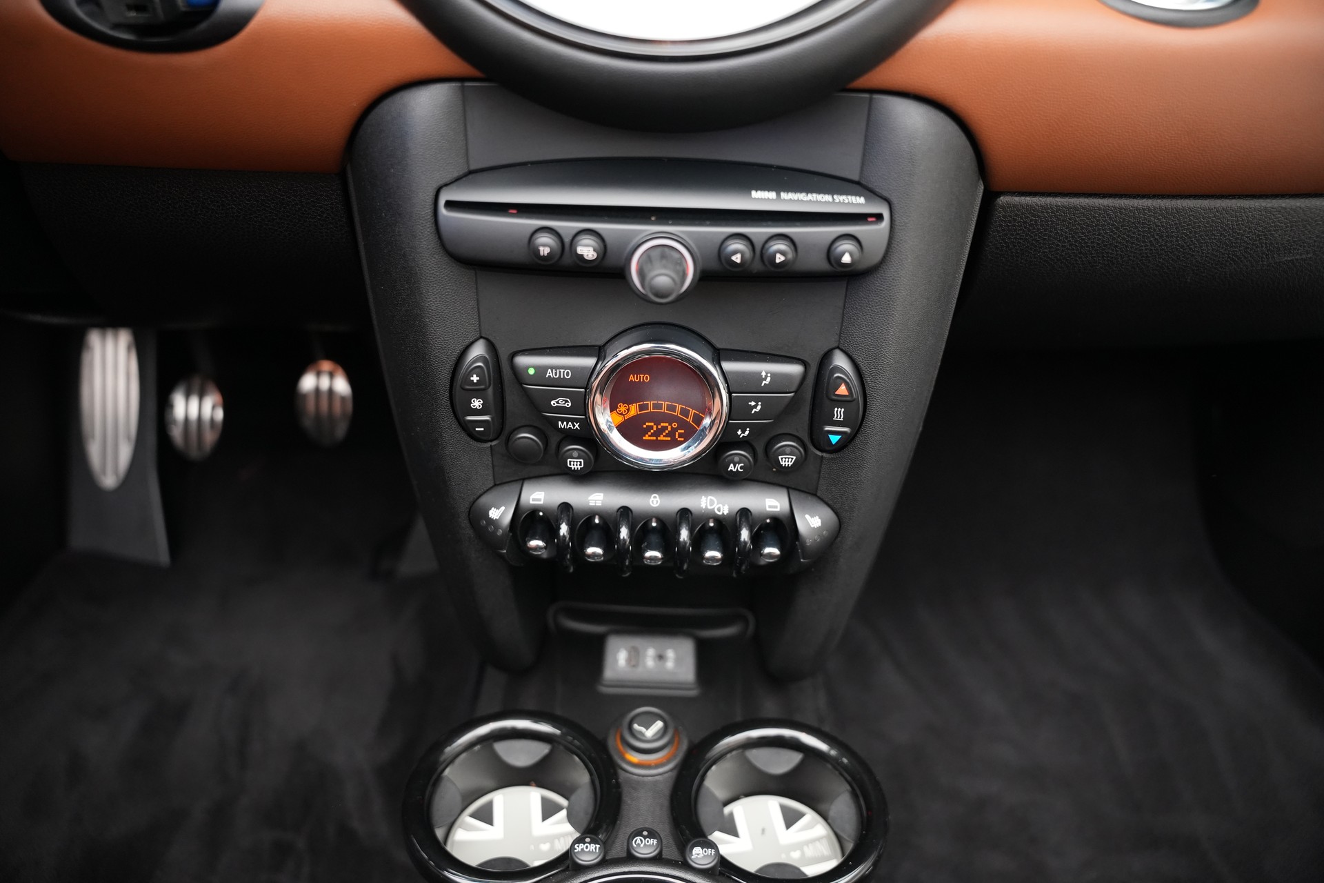 MINI Cooper John Cooper Works Cabriolet-image-28