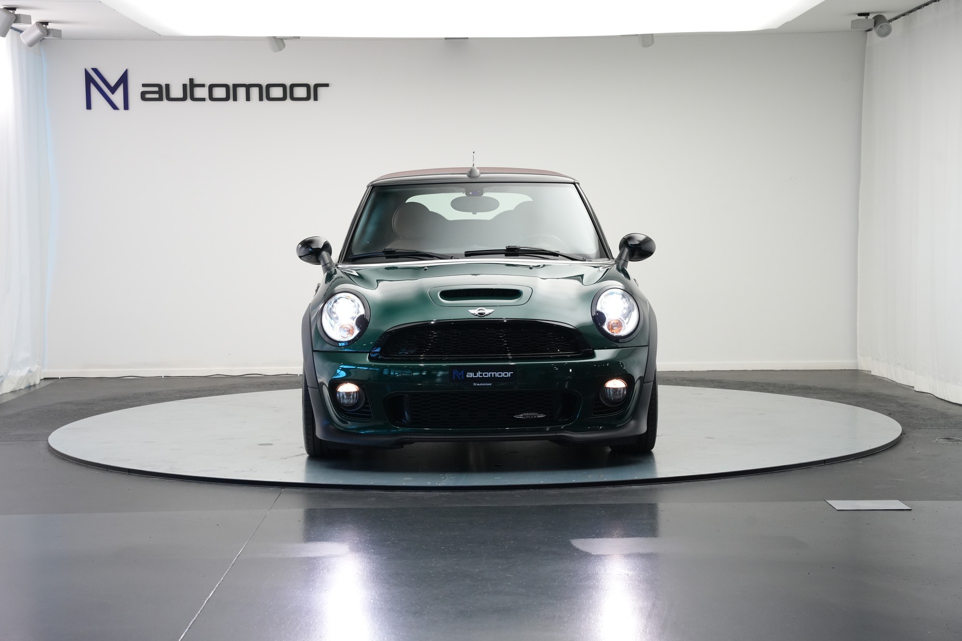 MINI Cooper John Cooper Works Cabriolet-image-1
