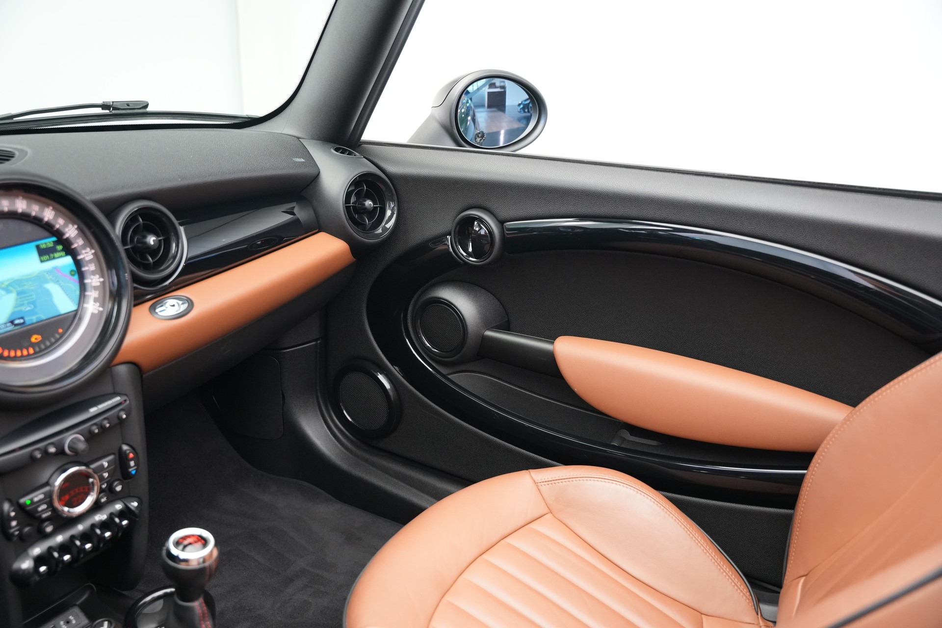MINI Cooper John Cooper Works Cabriolet-image-18