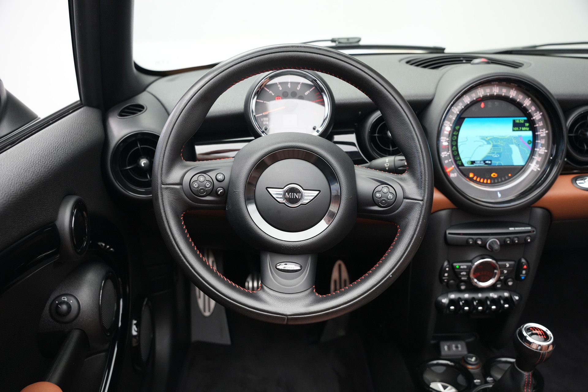 MINI Cooper John Cooper Works Cabriolet-image-22