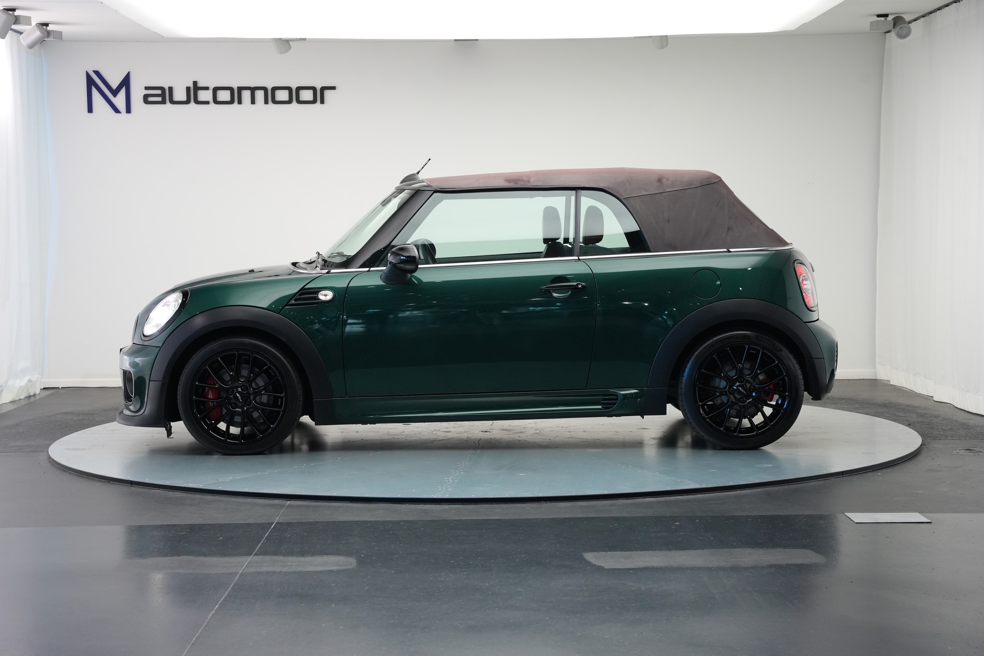 MINI Cooper John Cooper Works Cabriolet-image-5