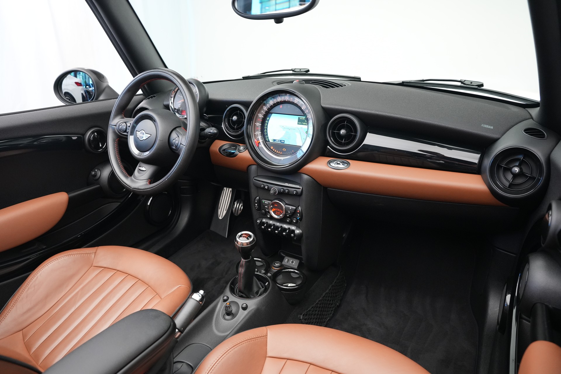 MINI Cooper John Cooper Works Cabriolet-image-15