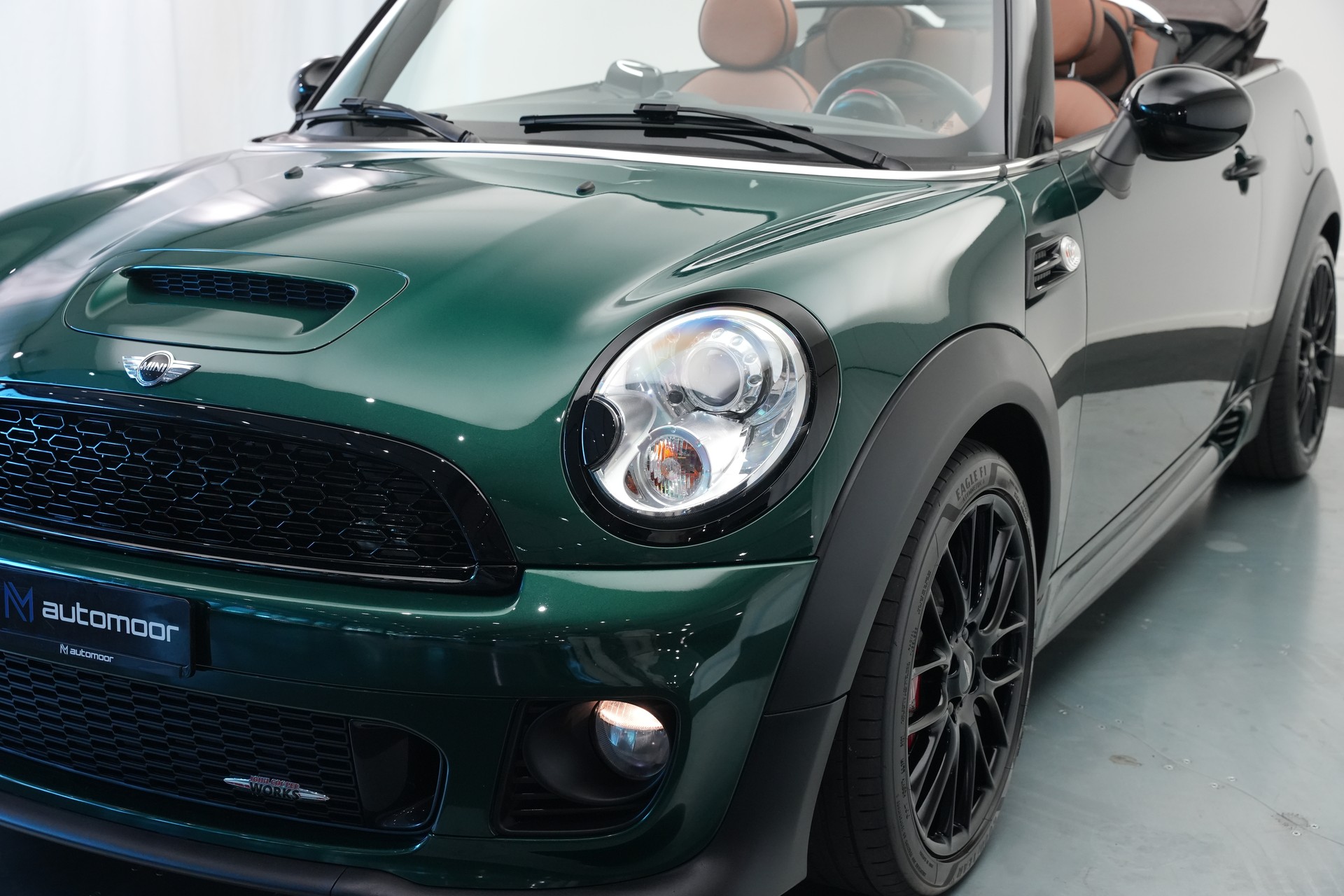 MINI Cooper John Cooper Works Cabriolet-image-54