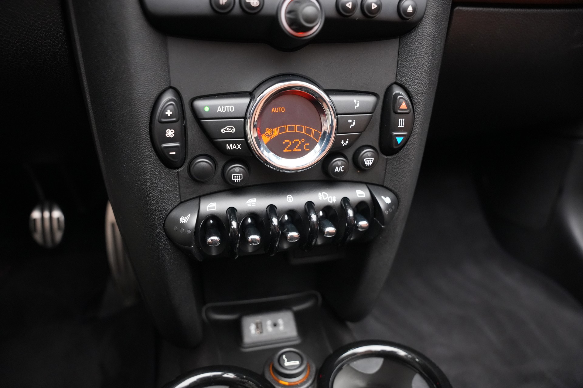 MINI Cooper John Cooper Works Cabriolet-image-31