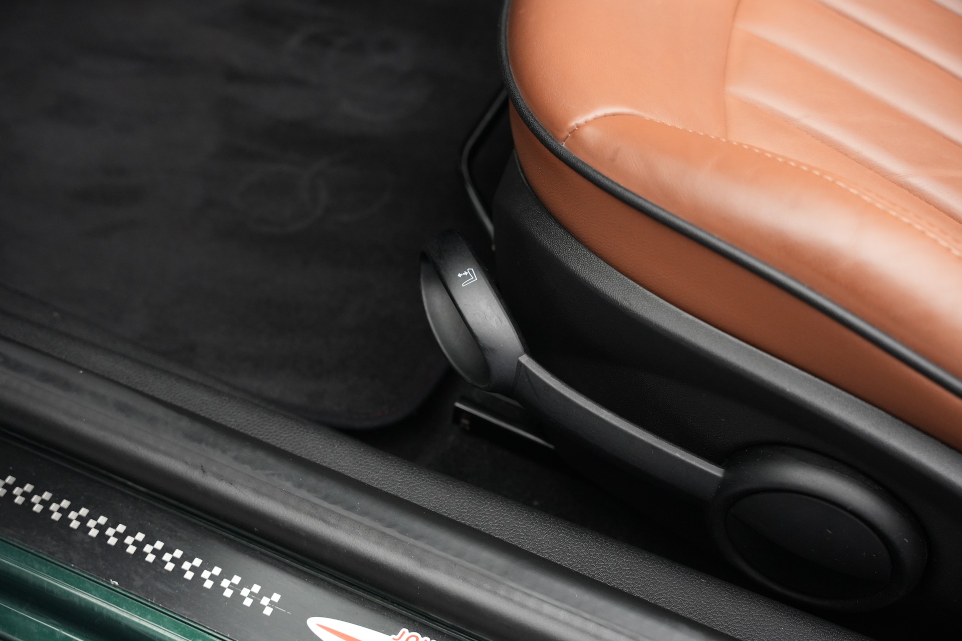 MINI Cooper John Cooper Works Cabriolet-image-27