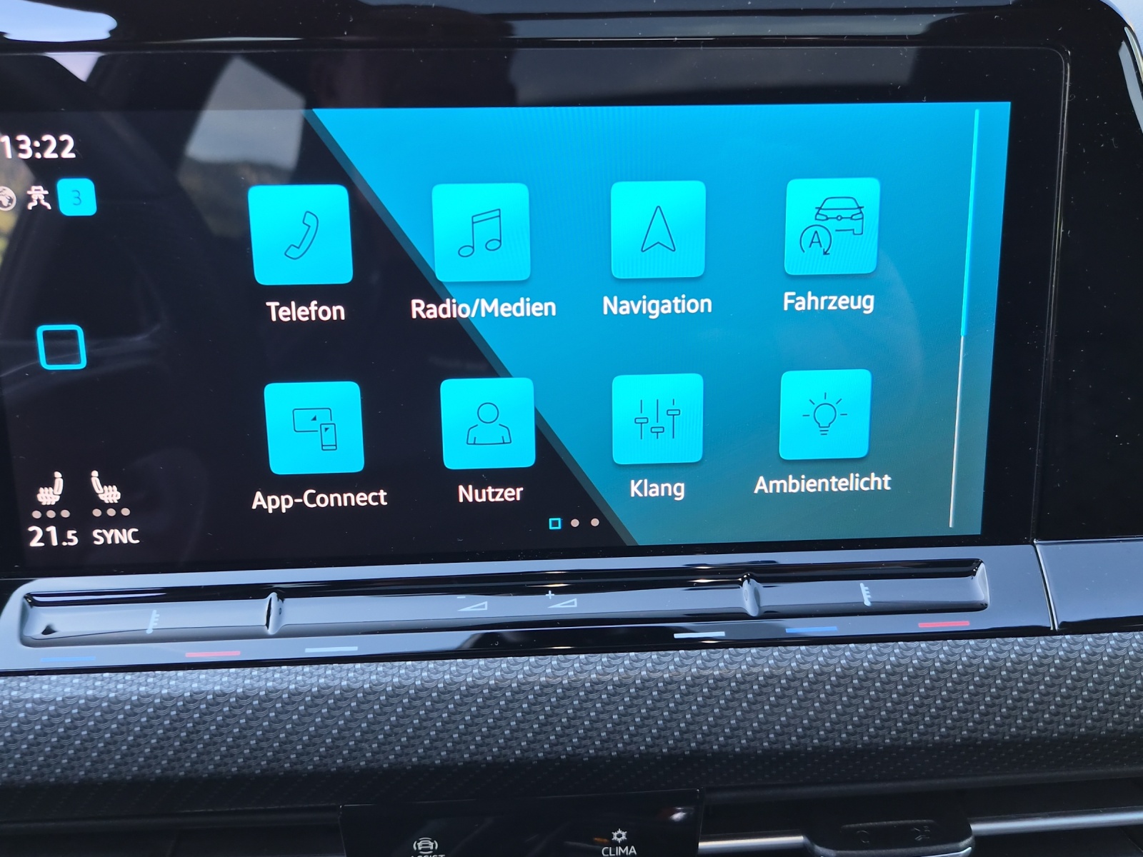 VW Golf Variant 1.5 eTSI mHEV R-Line-image-12