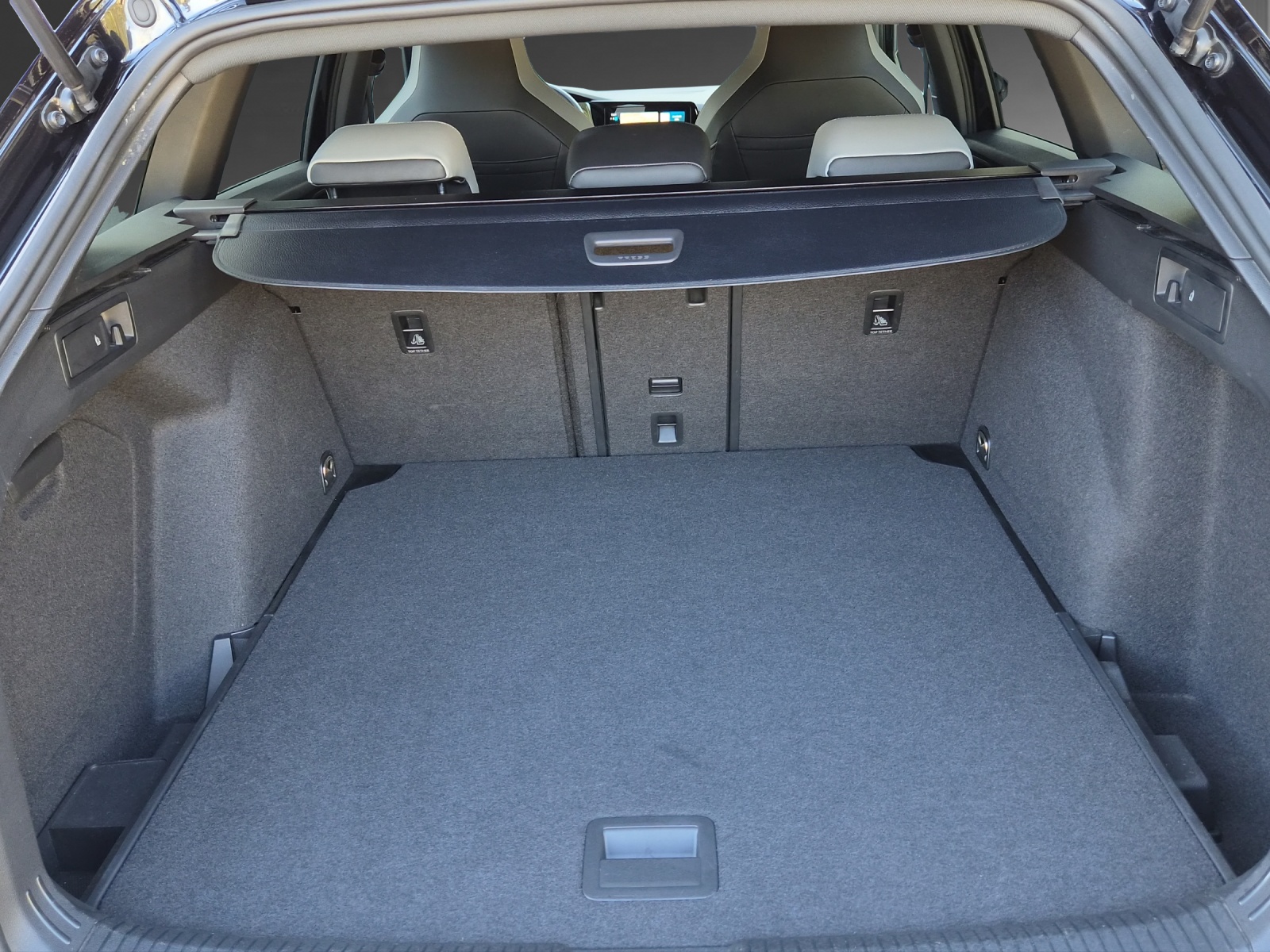 VW Golf Variant 1.5 eTSI mHEV R-Line-image-9