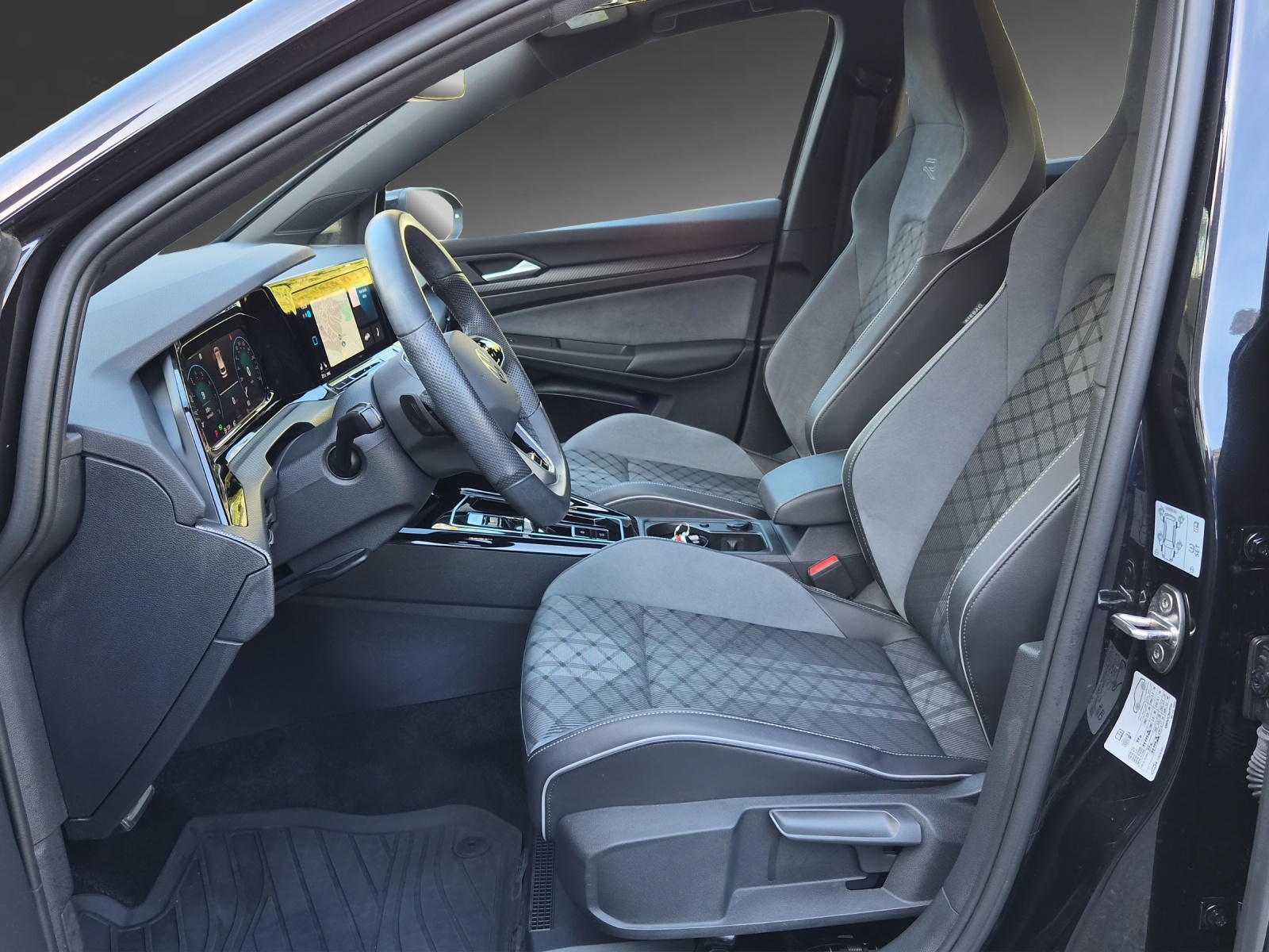 VW Golf Variant 1.5 eTSI mHEV R-Line-image-5