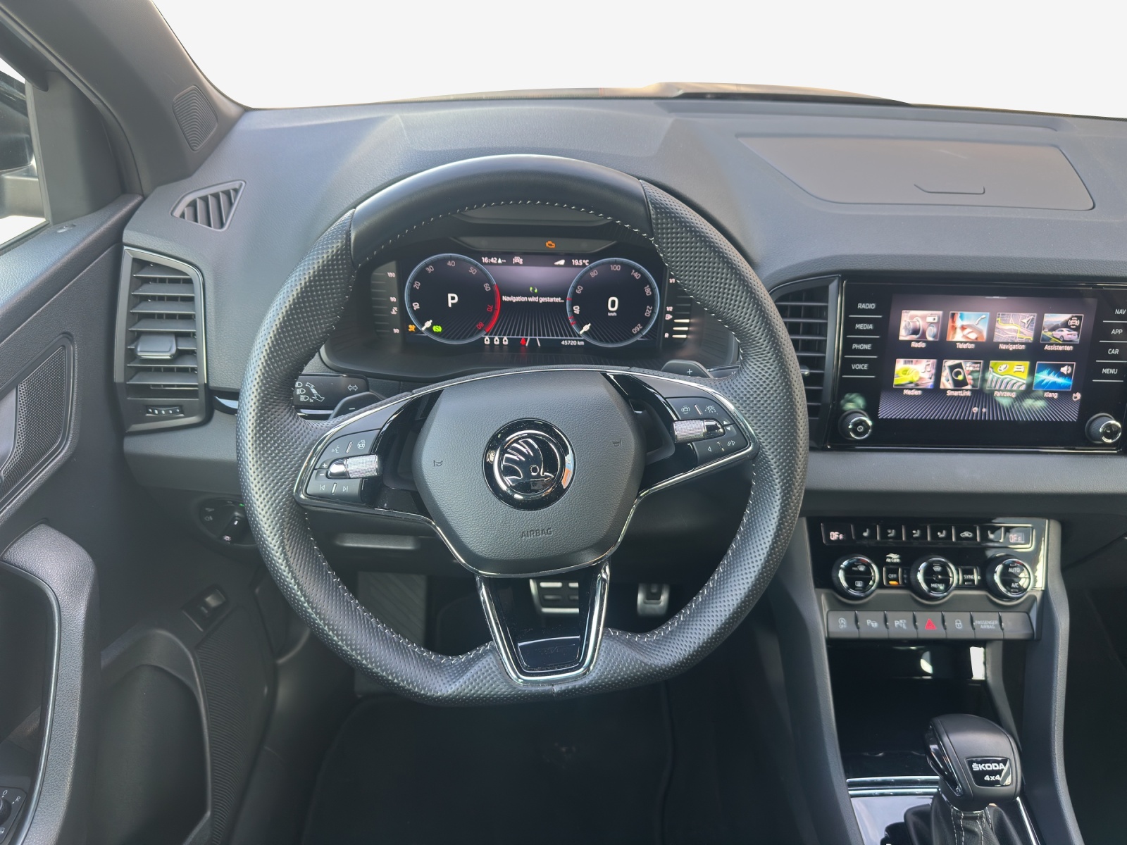 SKODA Karoq 2.0 TSI SportLine 4x4 DSG-image-9