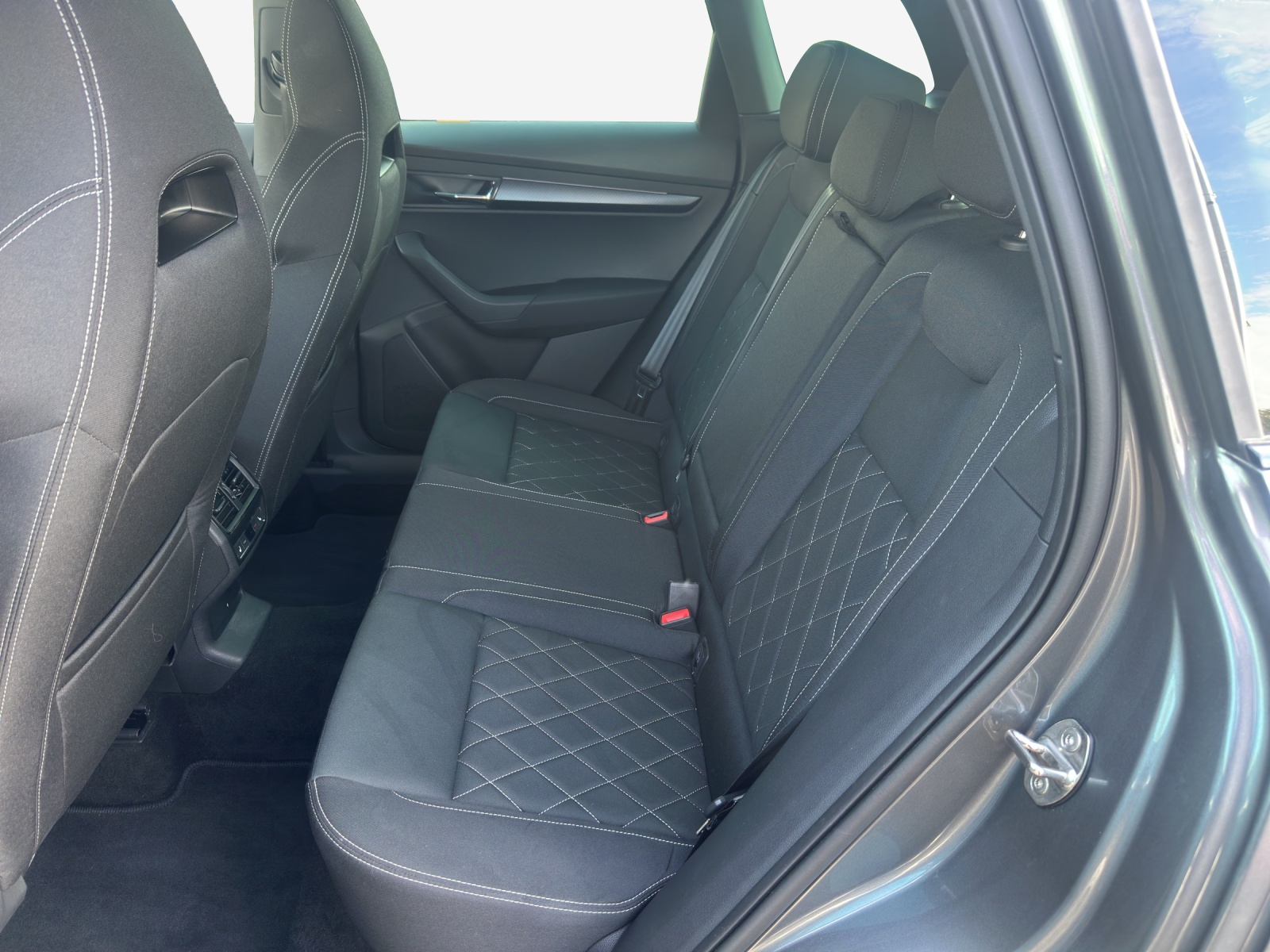 SKODA Karoq 2.0 TSI SportLine 4x4 DSG-image-11