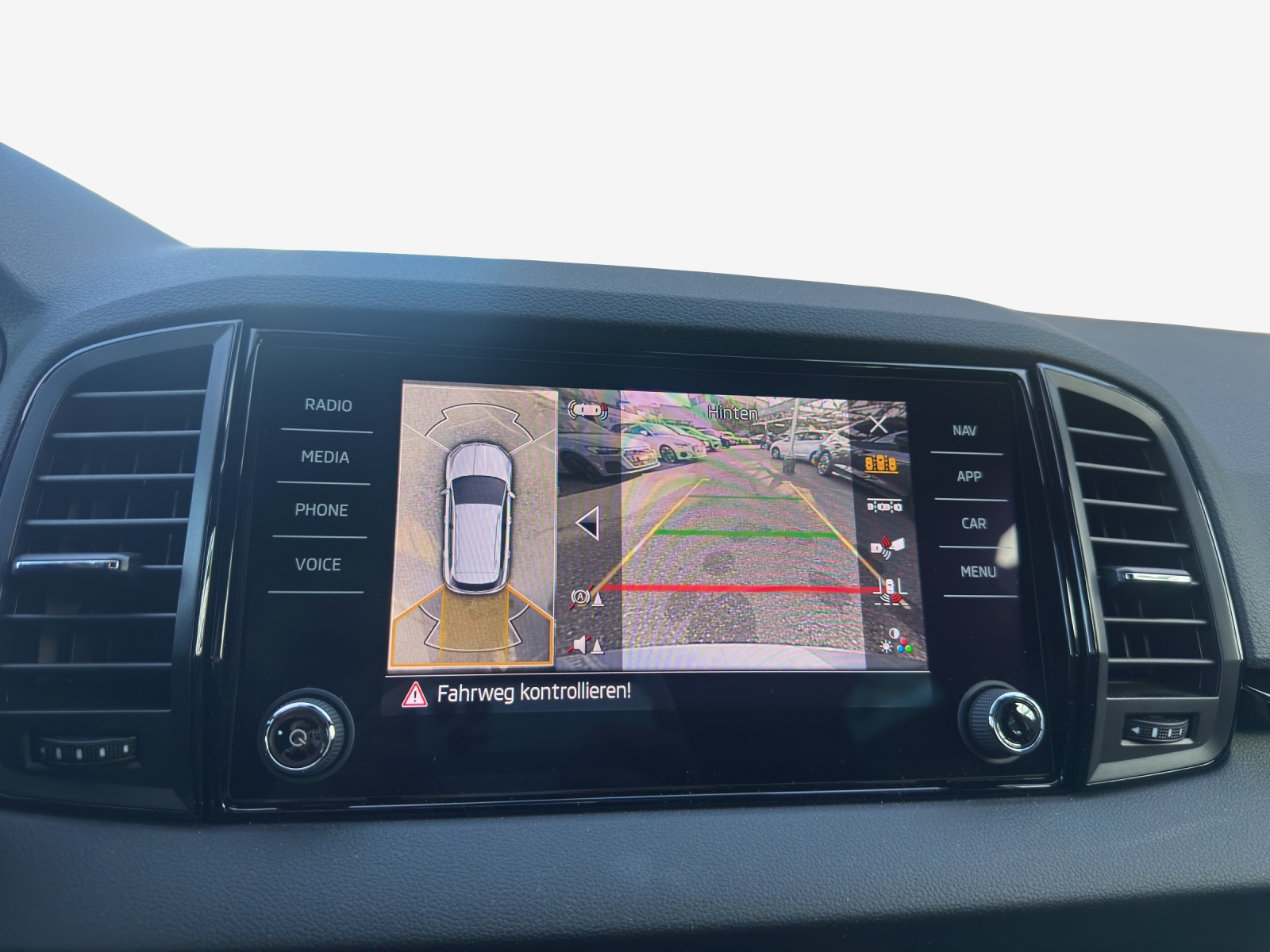 SKODA Karoq 2.0 TSI SportLine 4x4 DSG-image-15