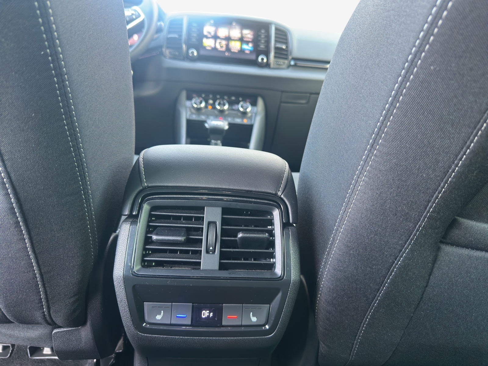 SKODA Karoq 2.0 TSI SportLine 4x4 DSG-image-14