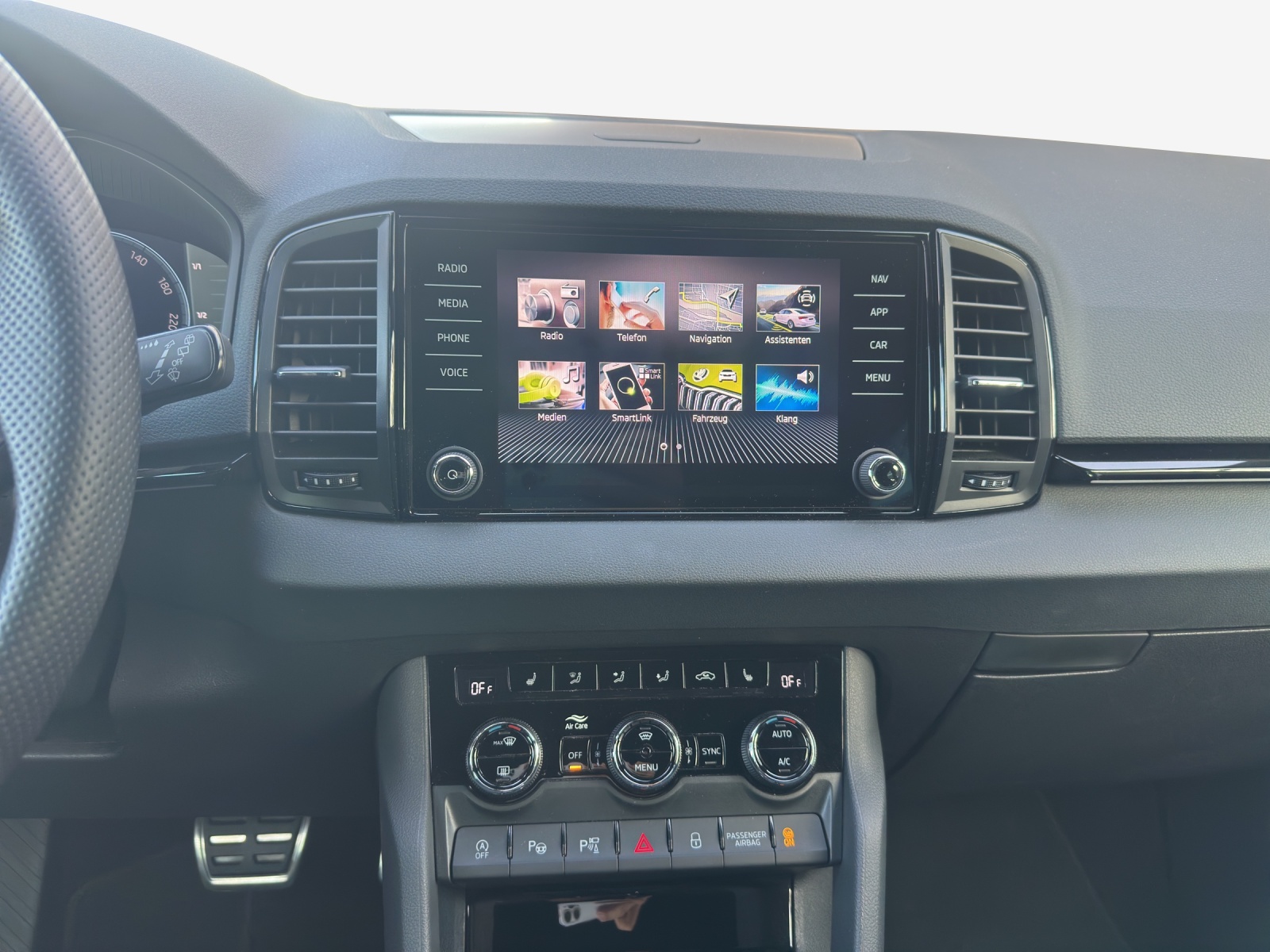 SKODA Karoq 2.0 TSI SportLine 4x4 DSG-image-10
