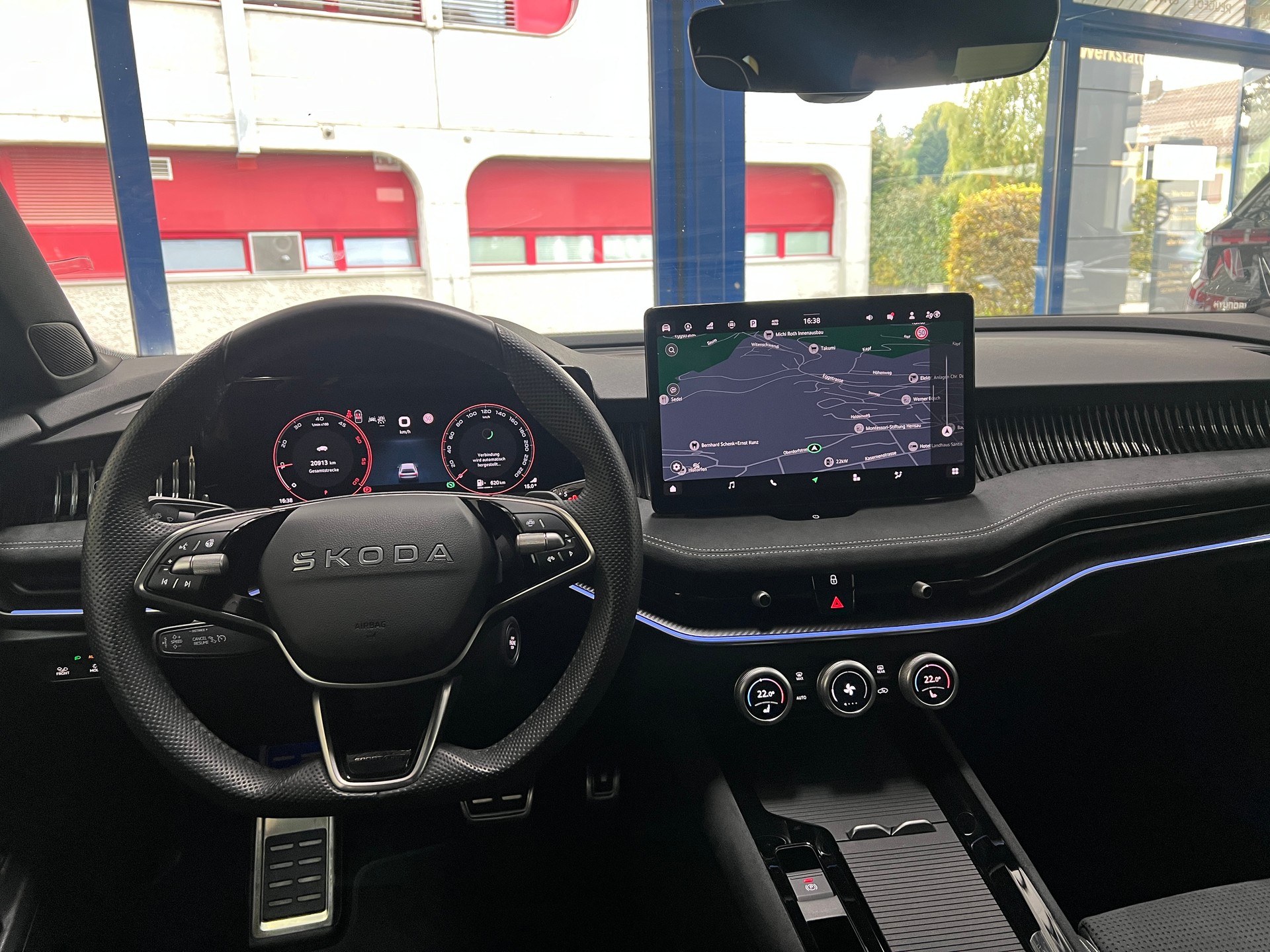 SKODA Superb Combi 2.0 TDi Sportline 4x4 DSG / 5 Jahre Garantie-image-8