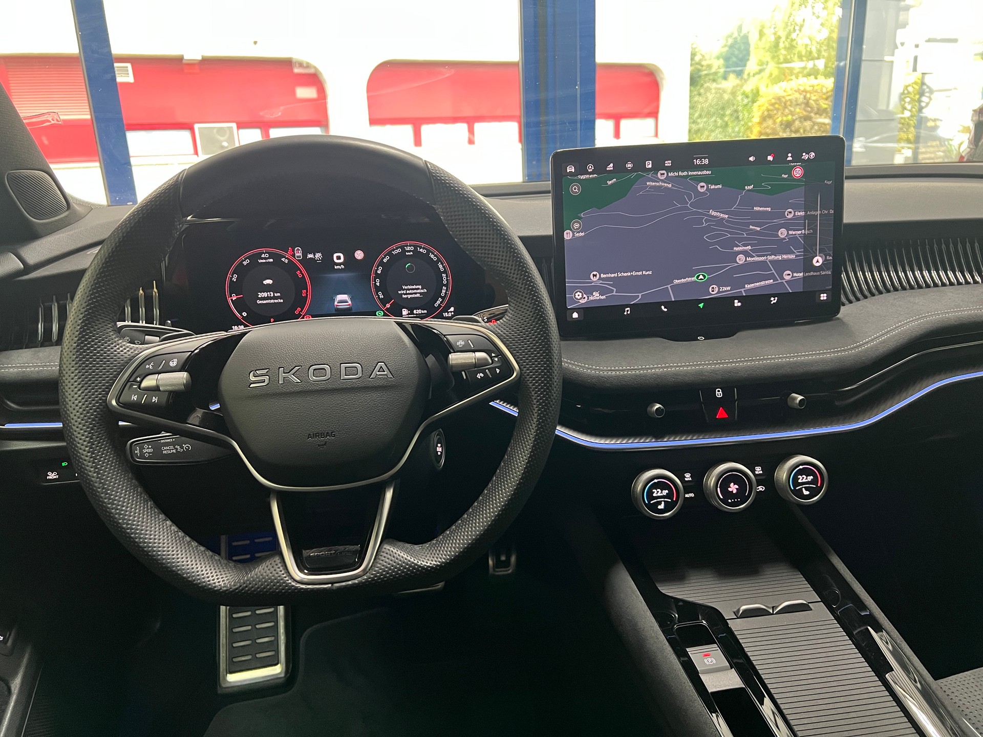 SKODA Superb Combi 2.0 TDi Sportline 4x4 DSG / 5 Jahre Garantie-image-9