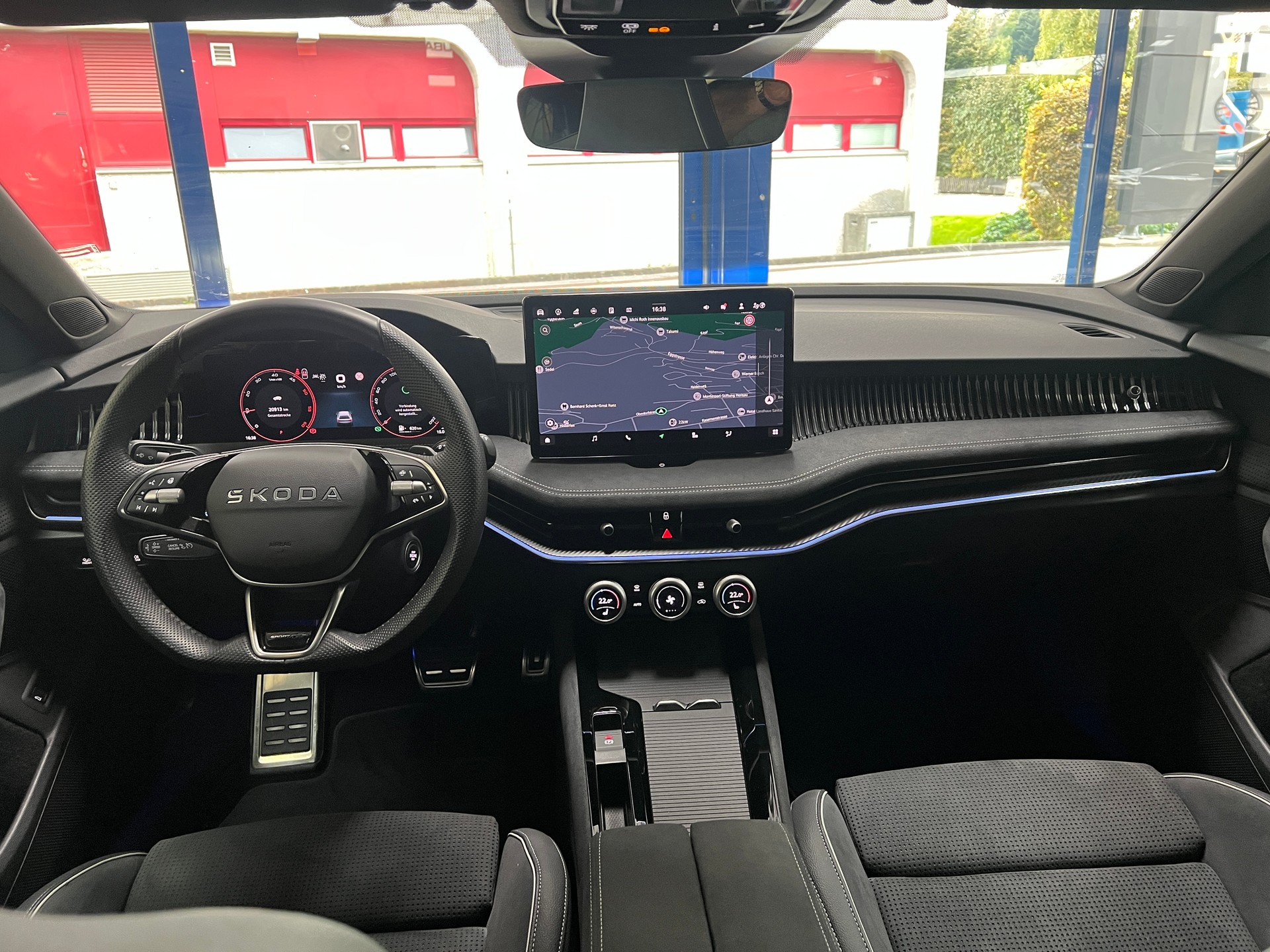 SKODA Superb Combi 2.0 TDi Sportline 4x4 DSG / 5 Jahre Garantie-image-7