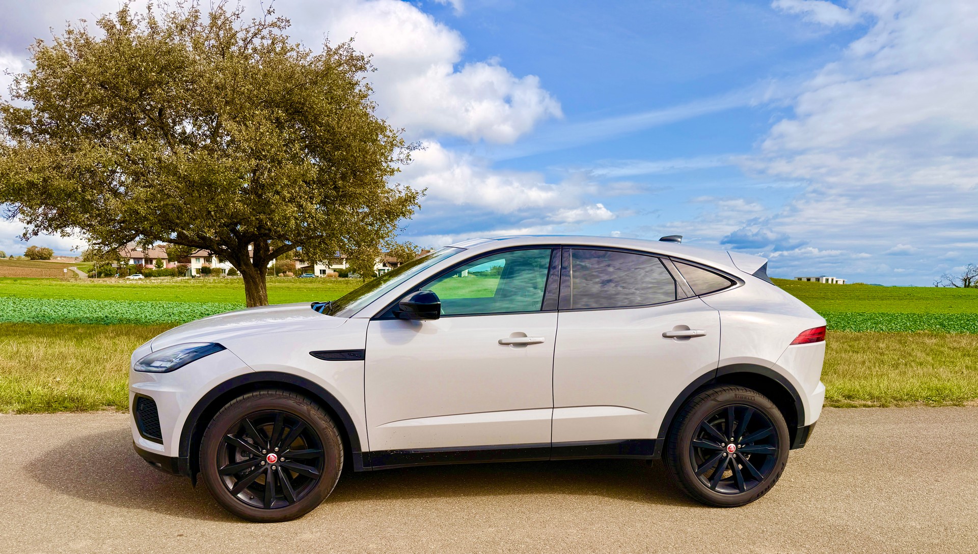JAGUAR 2.0 D I4 200 R-Dynamic Black AWD-image-2