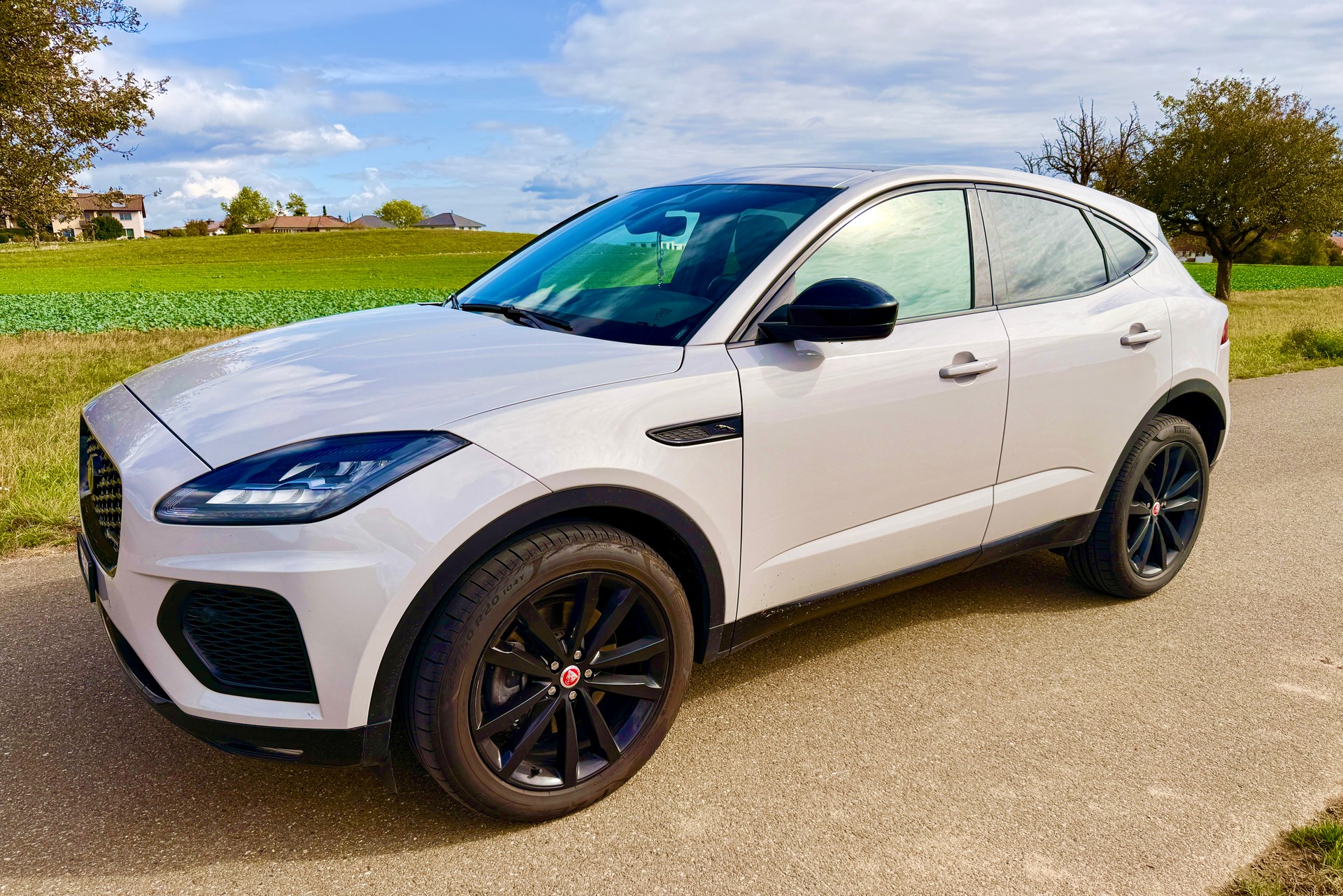JAGUAR 2.0 D I4 200 R-Dynamic Black AWD-image-1