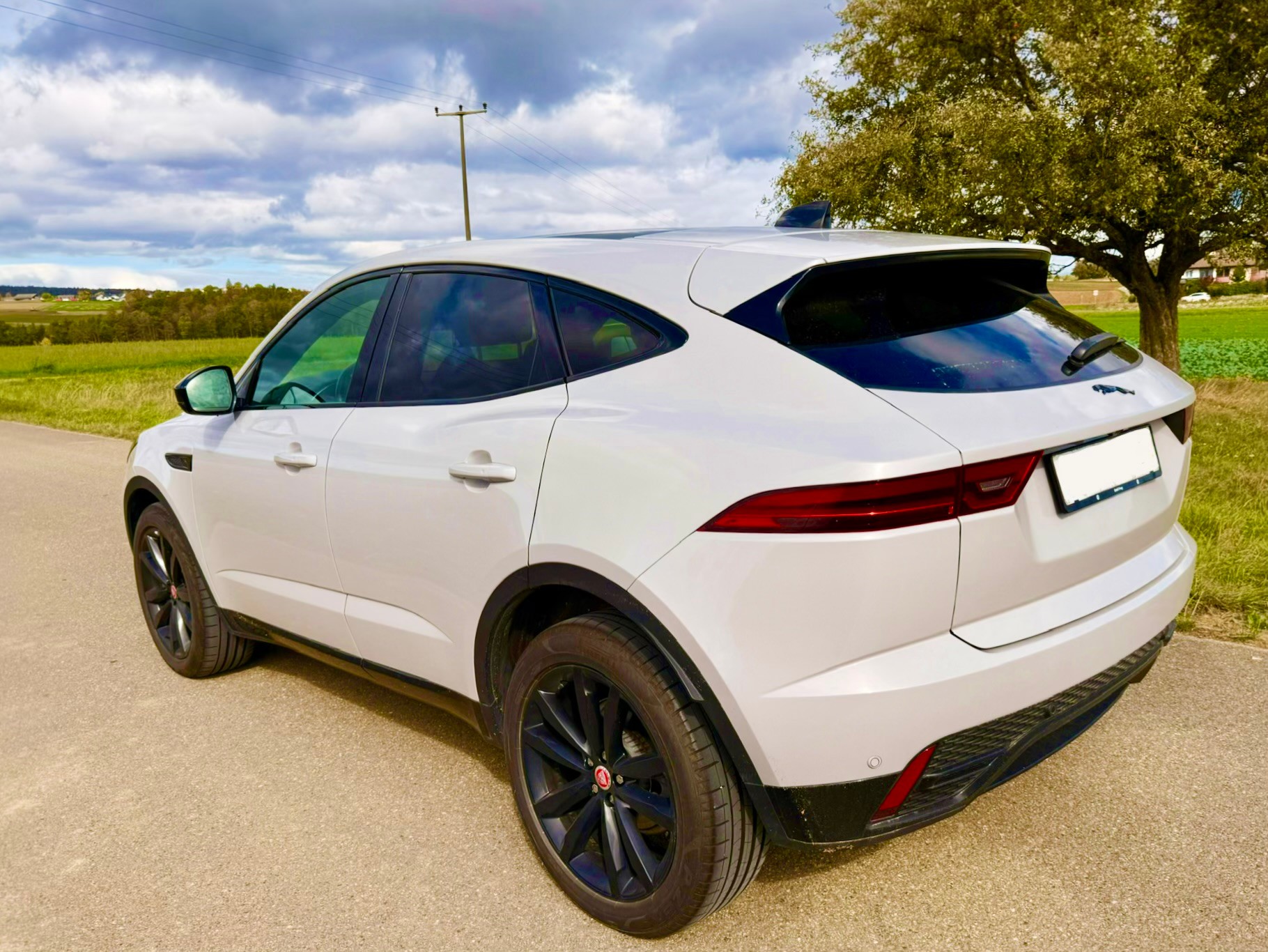 JAGUAR 2.0 D I4 200 R-Dynamic Black AWD-image-3