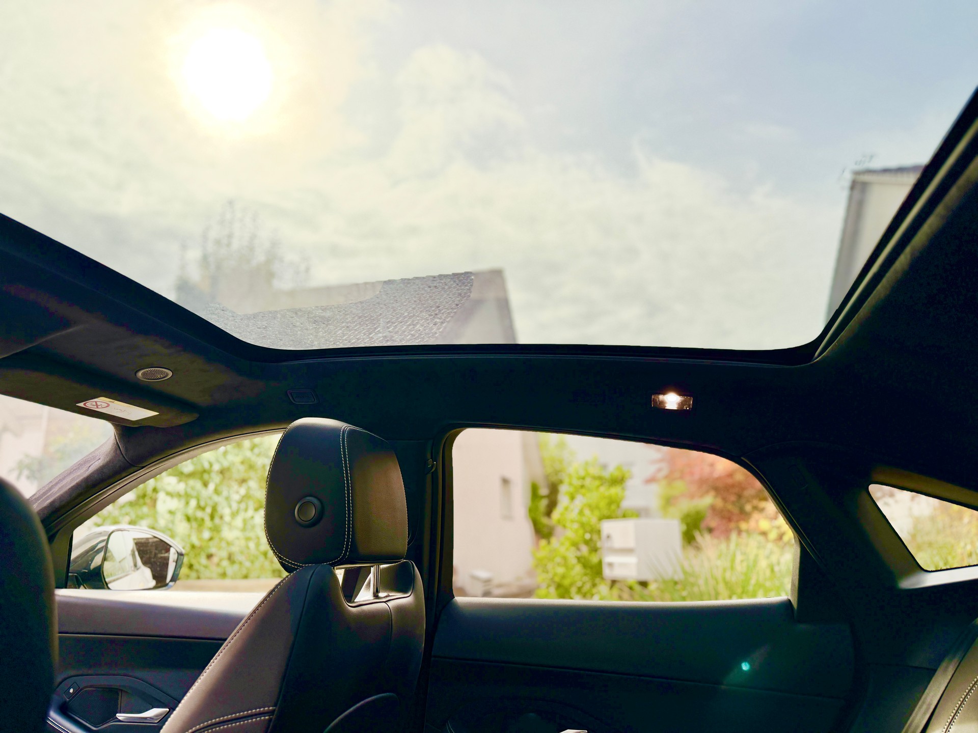 JAGUAR 2.0 D I4 200 R-Dynamic Black AWD-image-14