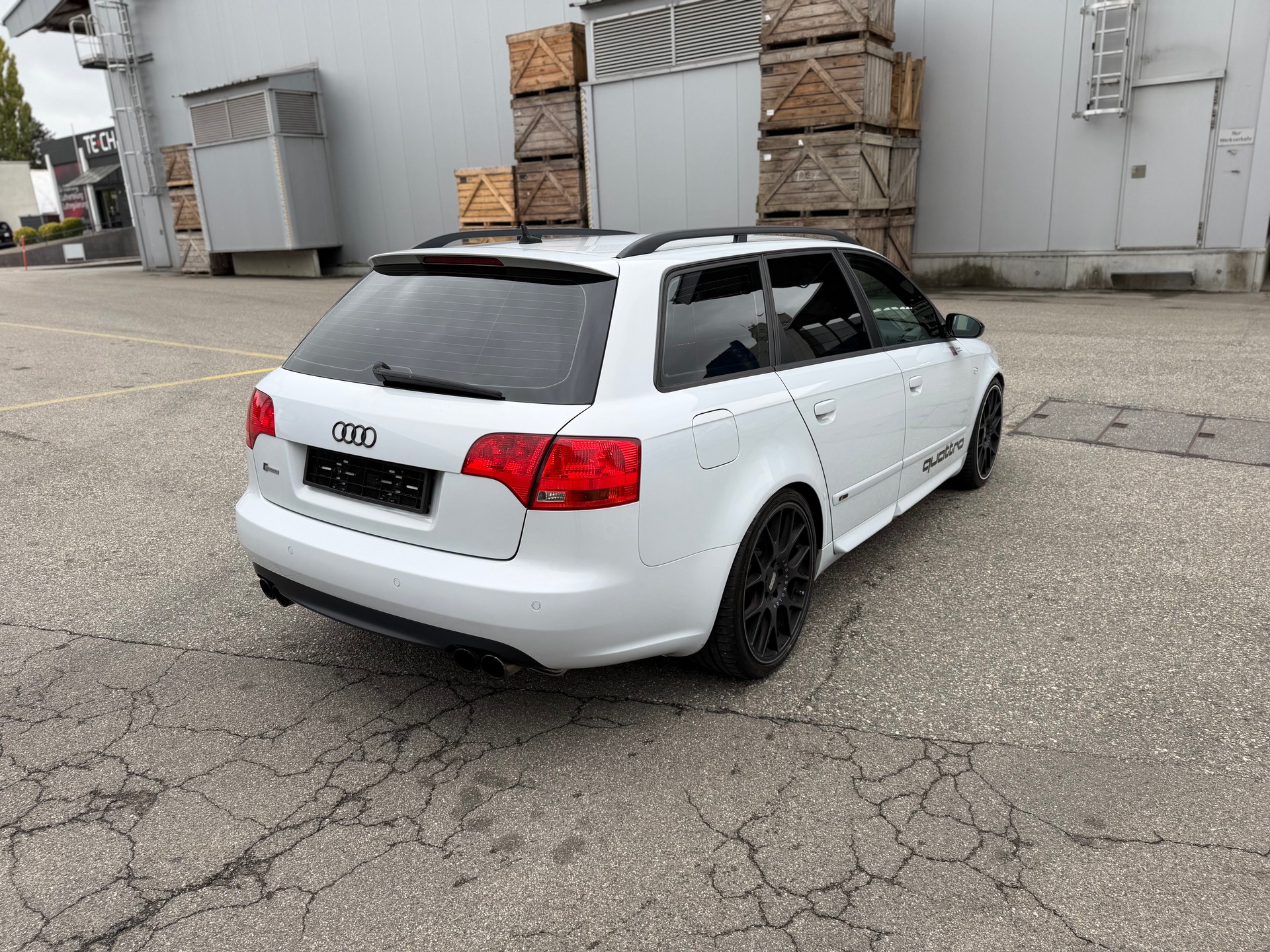 AUDI A4 Avant 2.0 Turbo FSI quattro-showroom-element-3