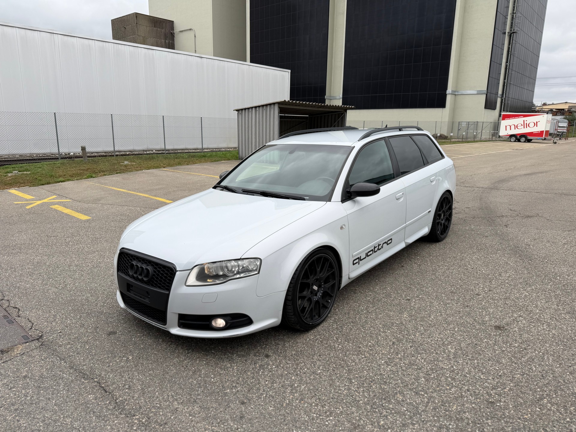 AUDI A4 Avant 2.0 Turbo FSI quattro-showroom-element-1
