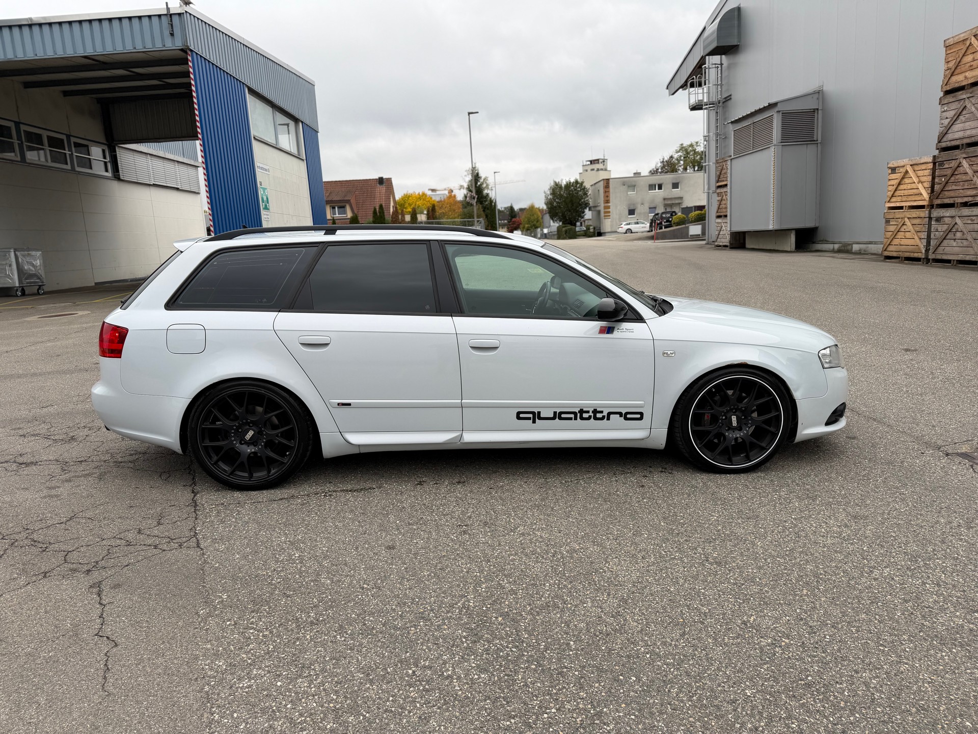 AUDI A4 Avant 2.0 Turbo FSI quattro-image-4
