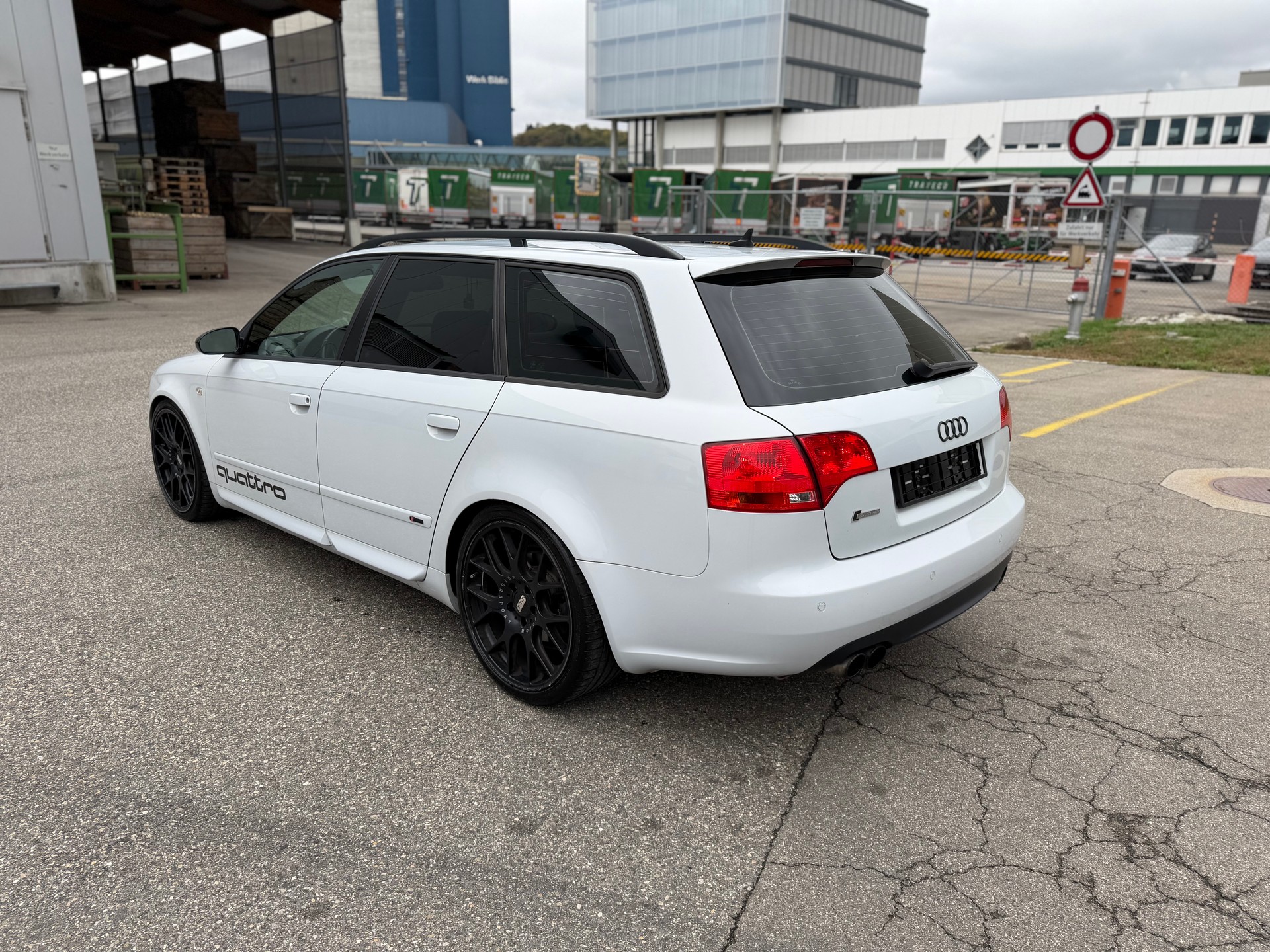 AUDI A4 Avant 2.0 Turbo FSI quattro-showroom-element-2