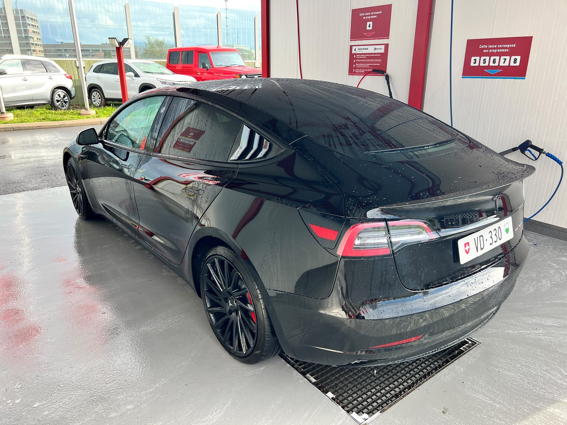 TESLA Model 3 Performance Dual Motor AWD-image-3