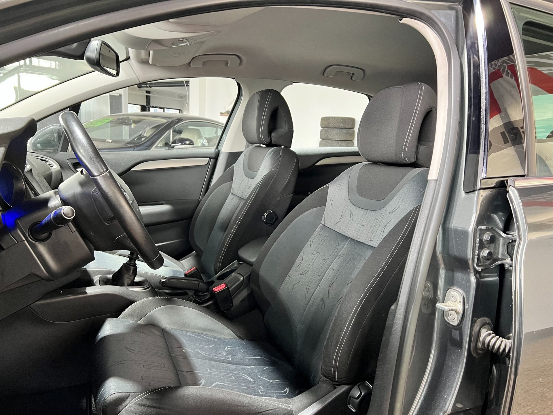 CITROEN C4 1.6 e-HDi Séduction-image-11