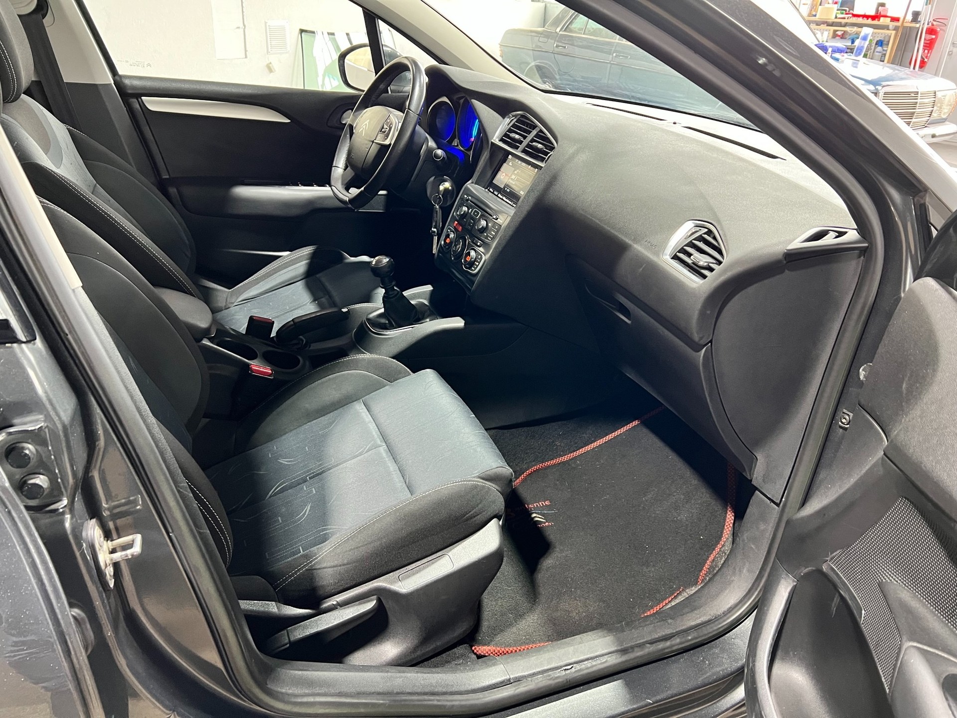CITROEN C4 1.6 e-HDi Séduction-image-12