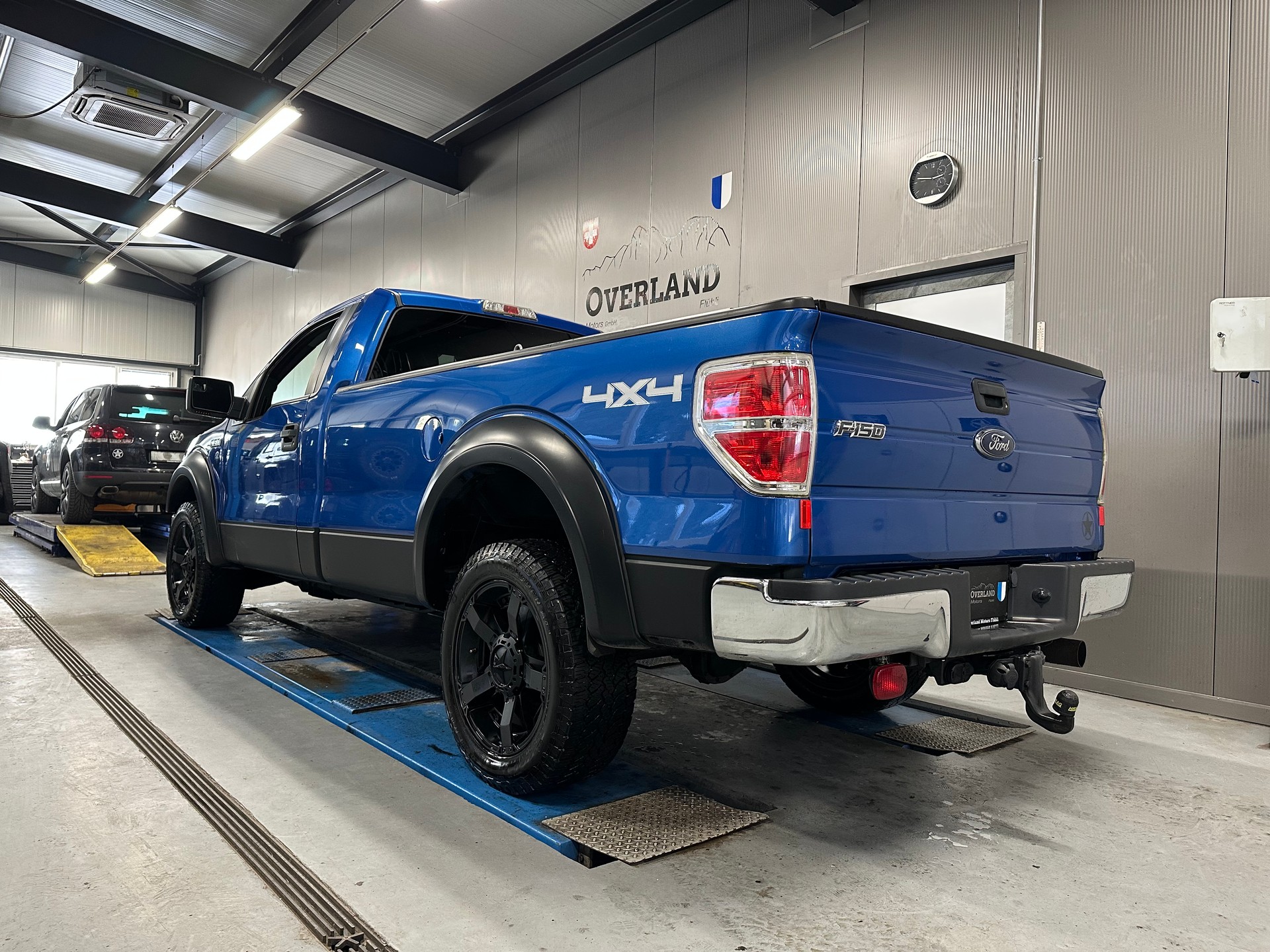 FORD F-150-image-2