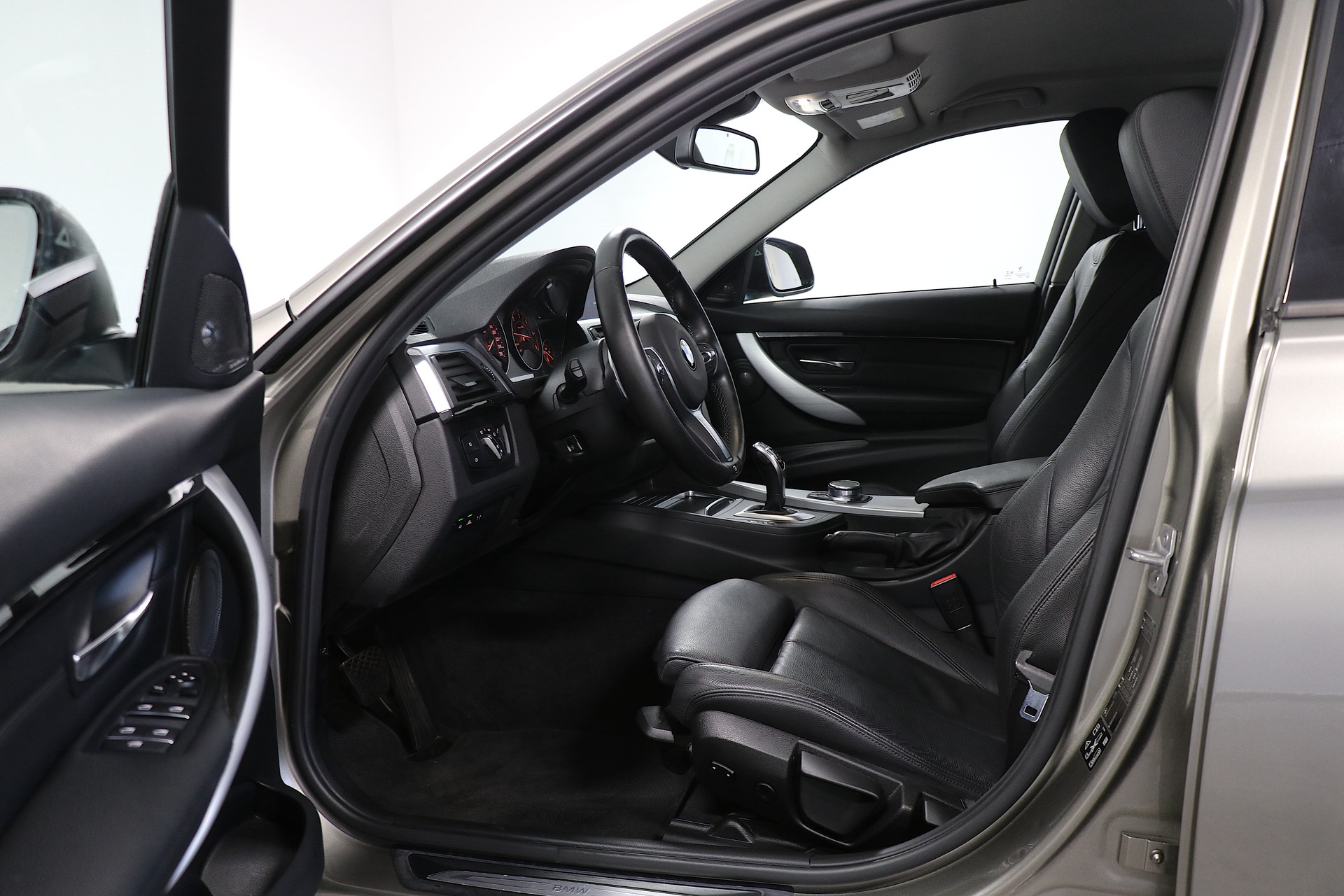 BMW 335d xDrive *Dähler 333 PS* Touring Sport Line Steptronic-image-5