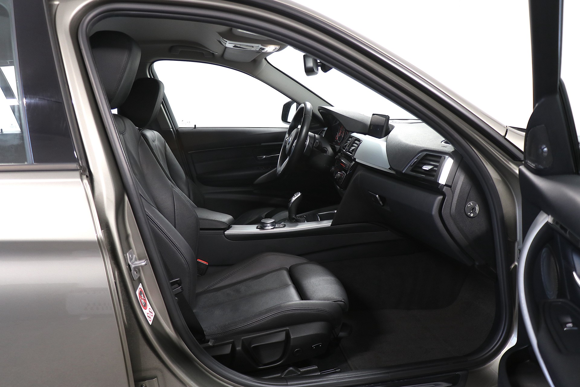 BMW 335d xDrive *Dähler 333 PS* Touring Sport Line Steptronic-image-11
