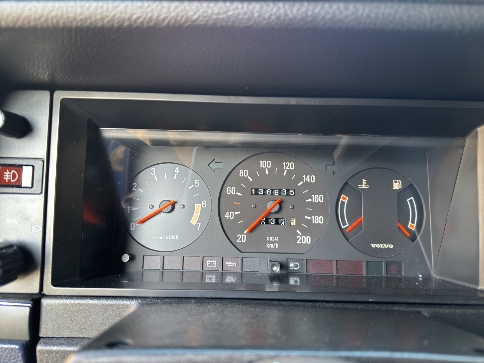 VOLVO 240 2.3-image-11