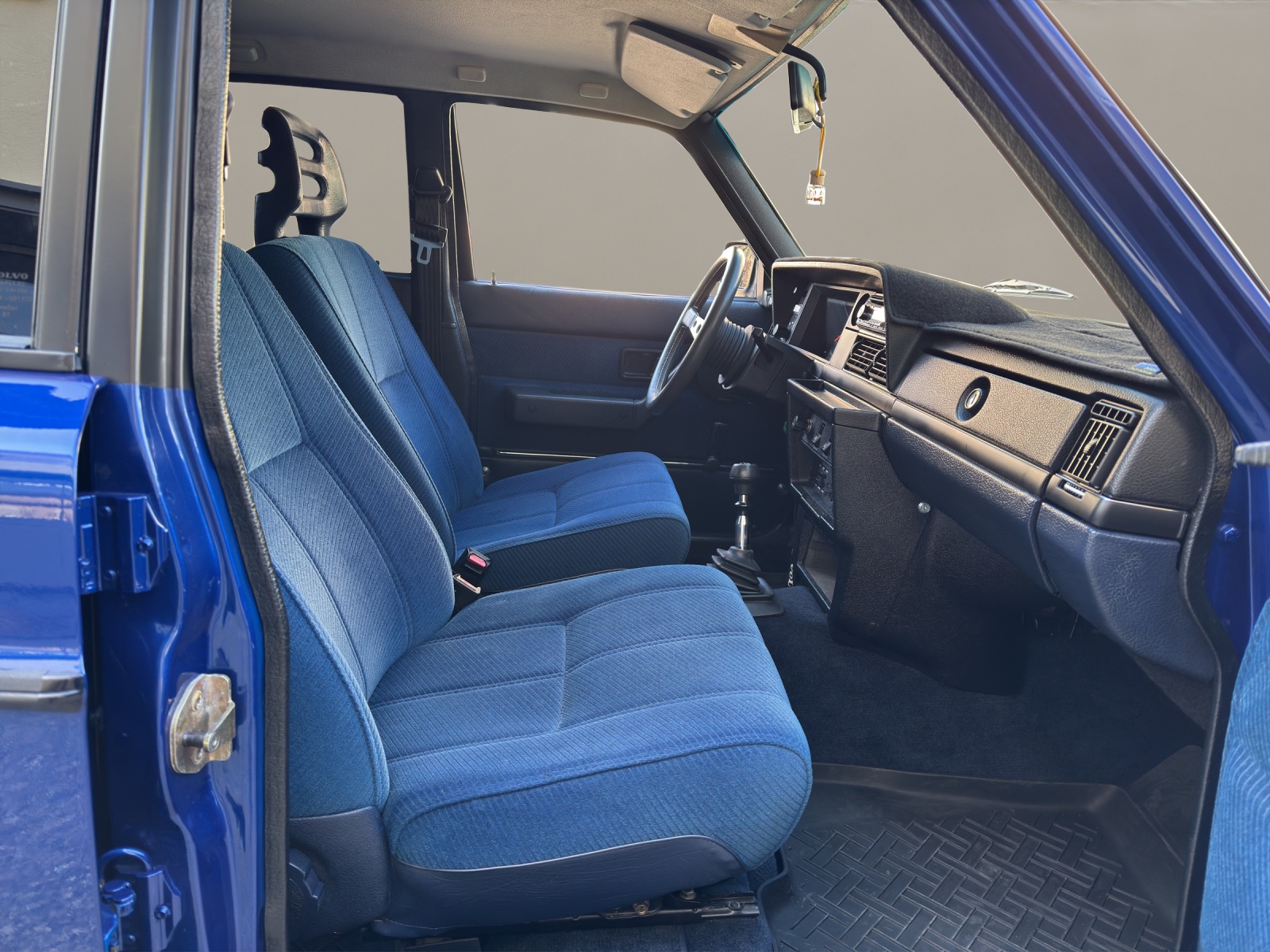 VOLVO 240 2.3-image-8