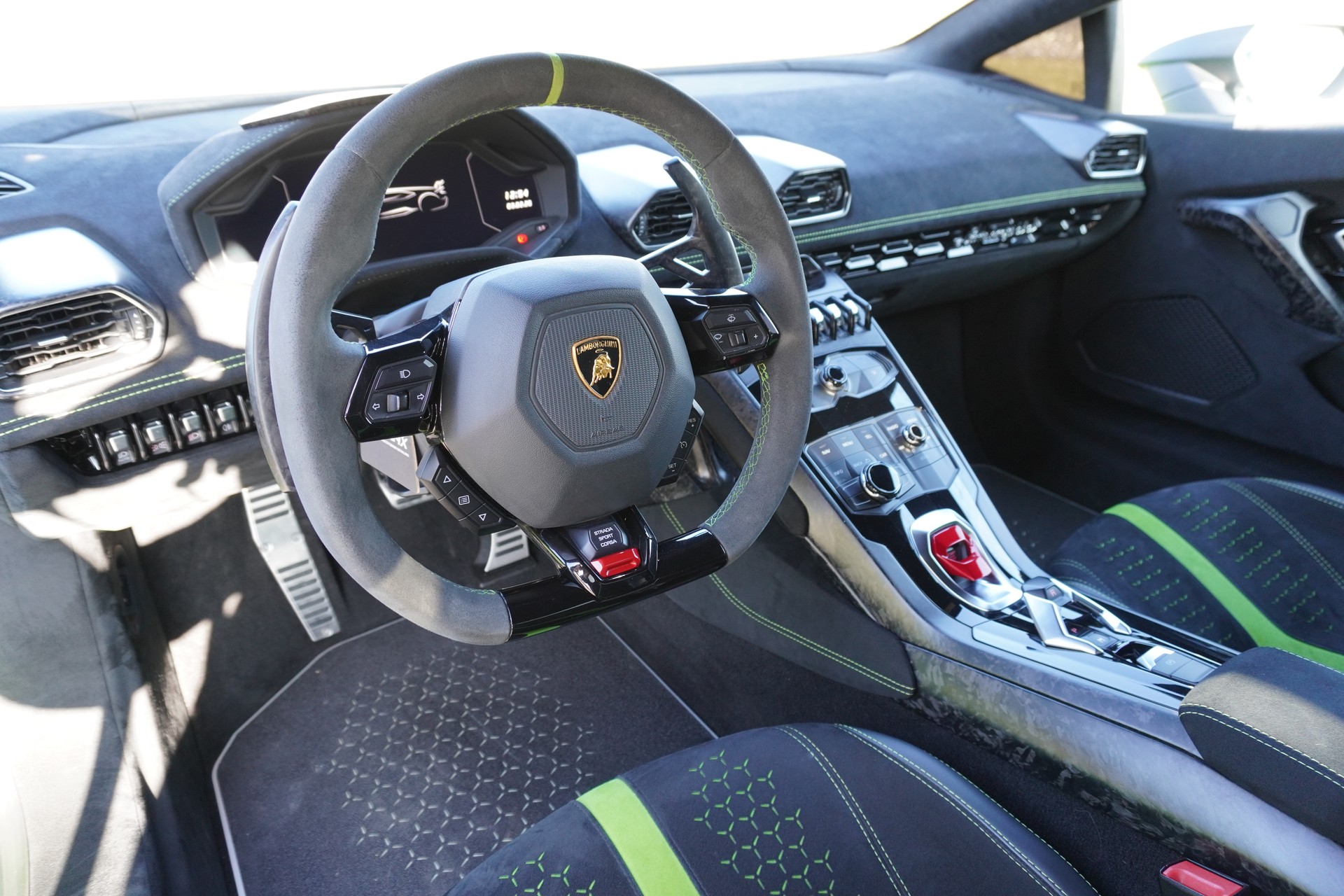 LAMBORGHINI Huracan LP640-4 Coupé Performante DCT-image-12